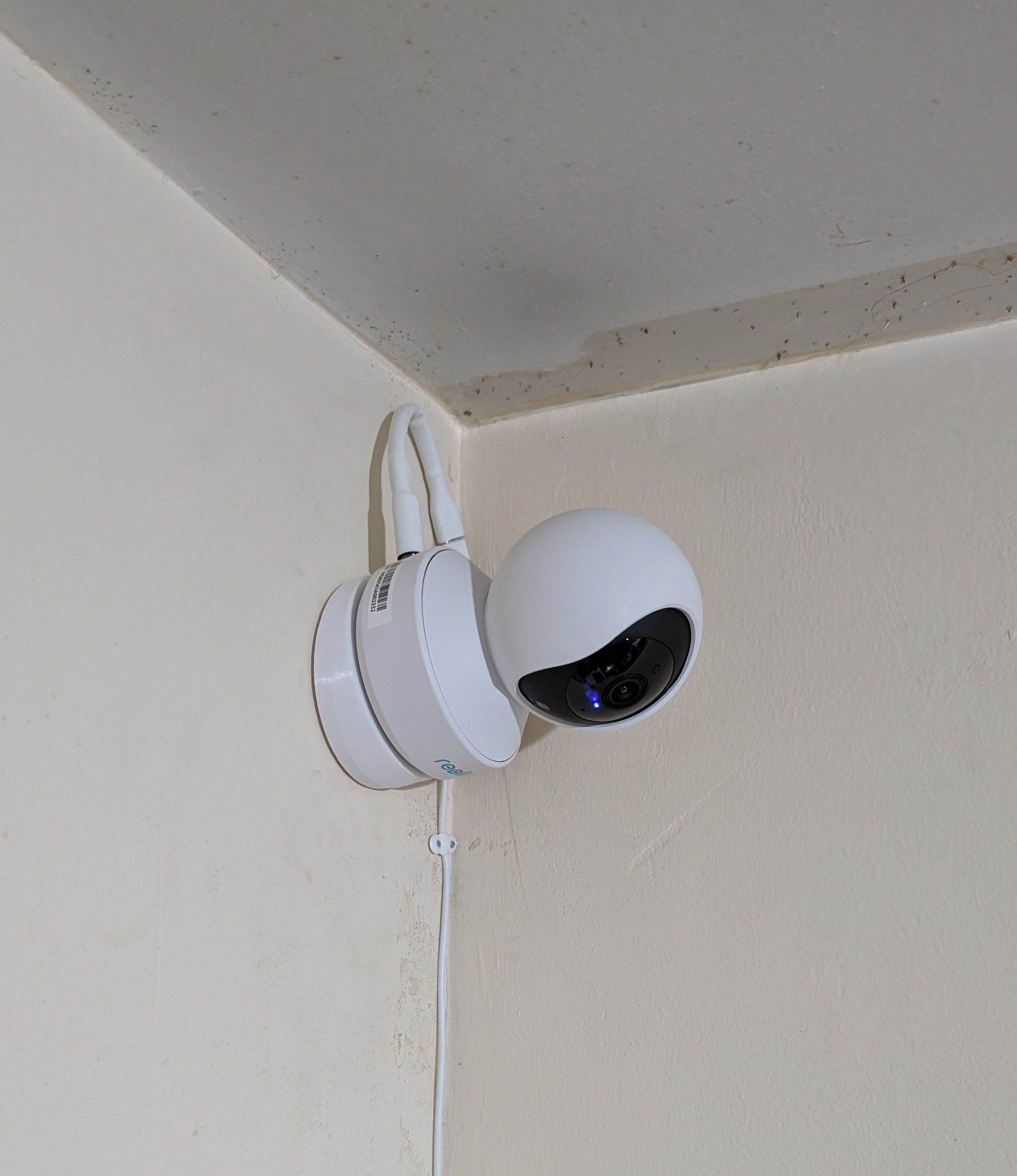 Reolink E1 Mount - Flexible Wall and Table Mounting