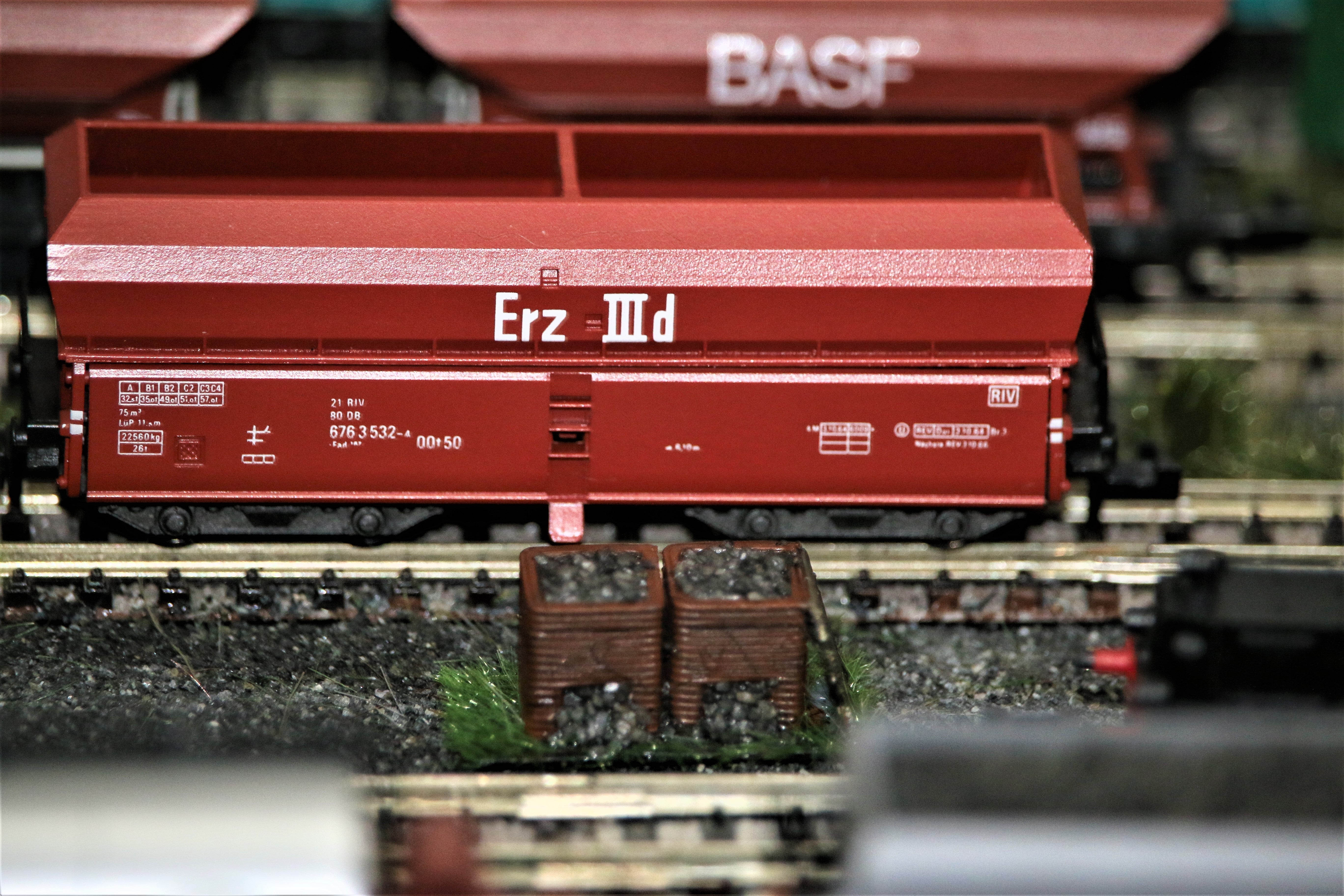 N-scale Sand and Gravel Bins for Model Railway