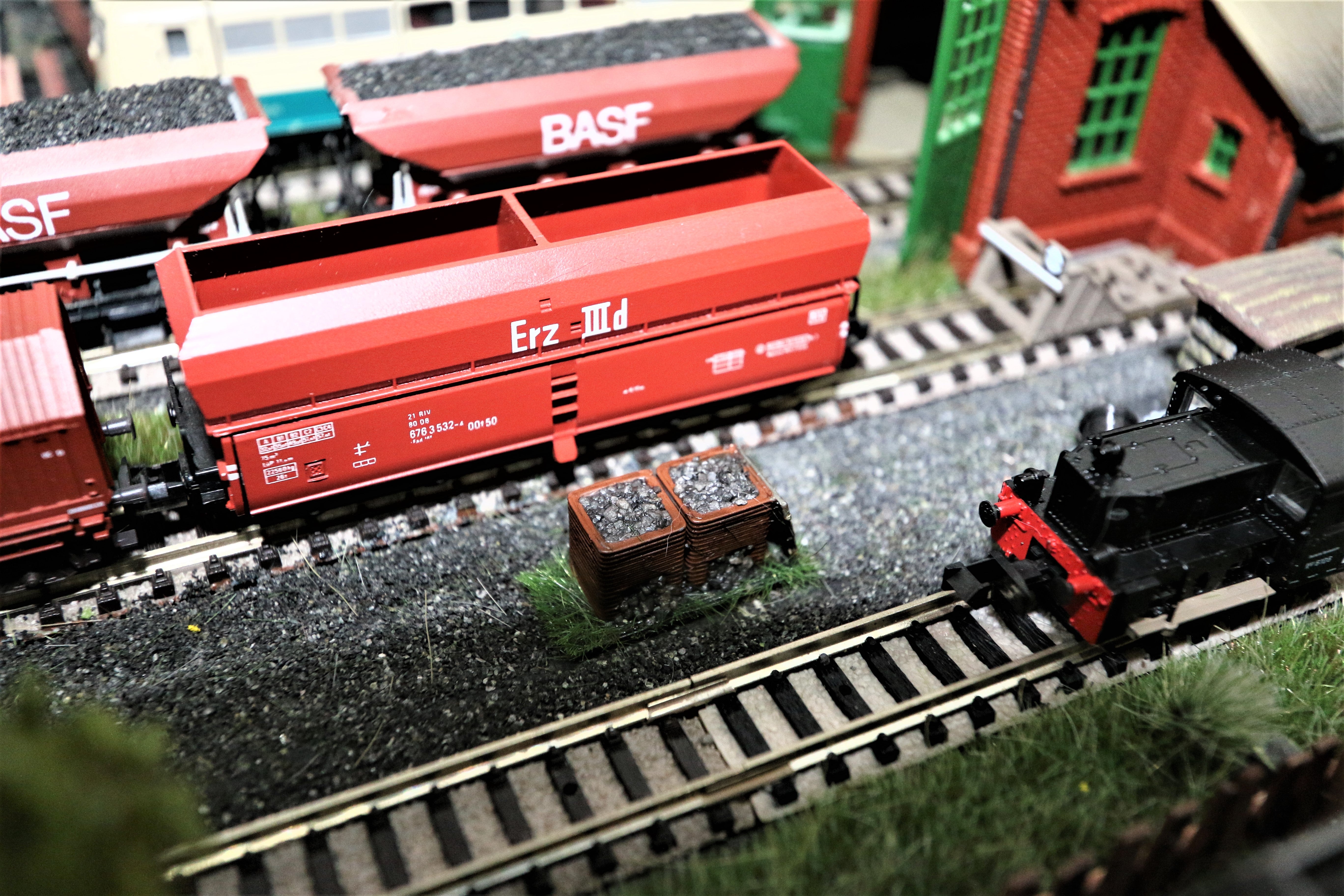 N-scale Sand and Gravel Bins for Model Railway