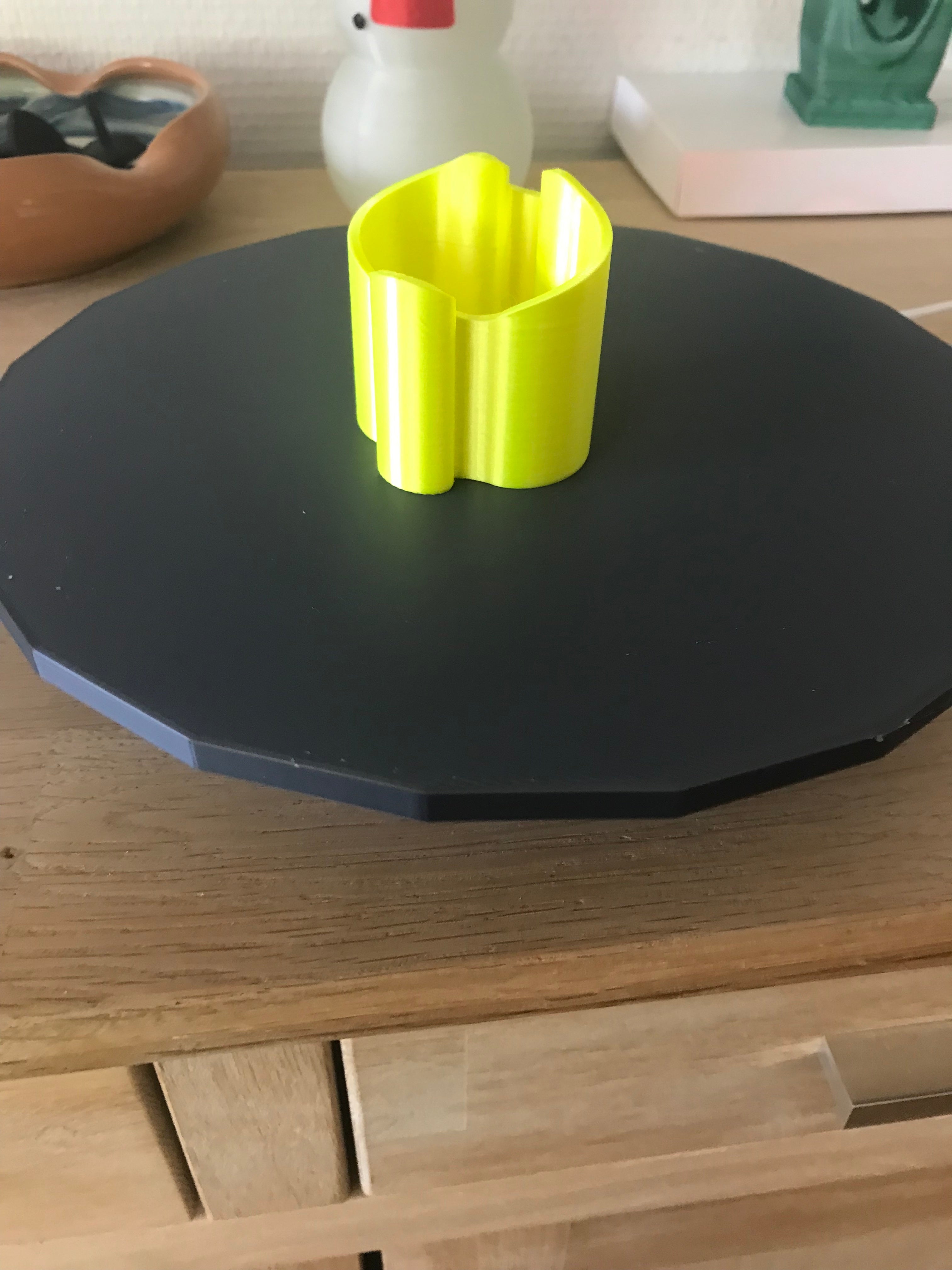 3D-Printable Rotating Plate for Display Stands