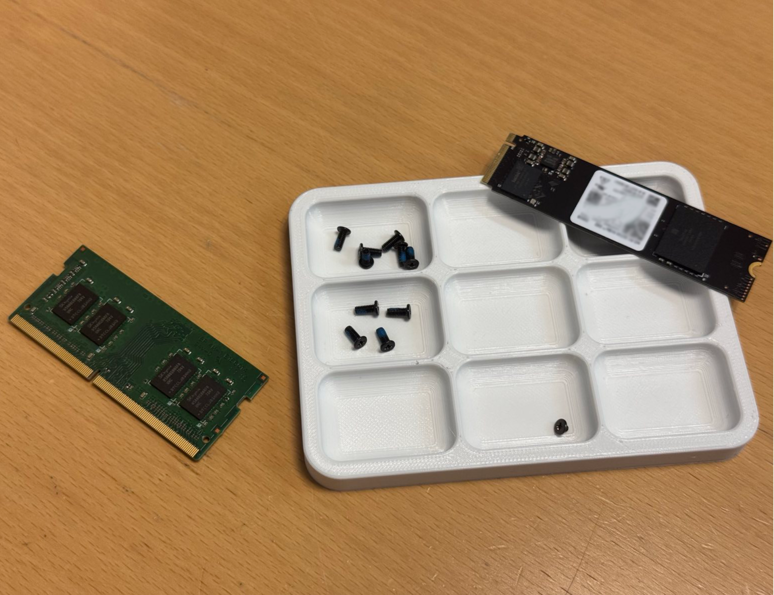 Practical Screw Tray for Small Components and Screws