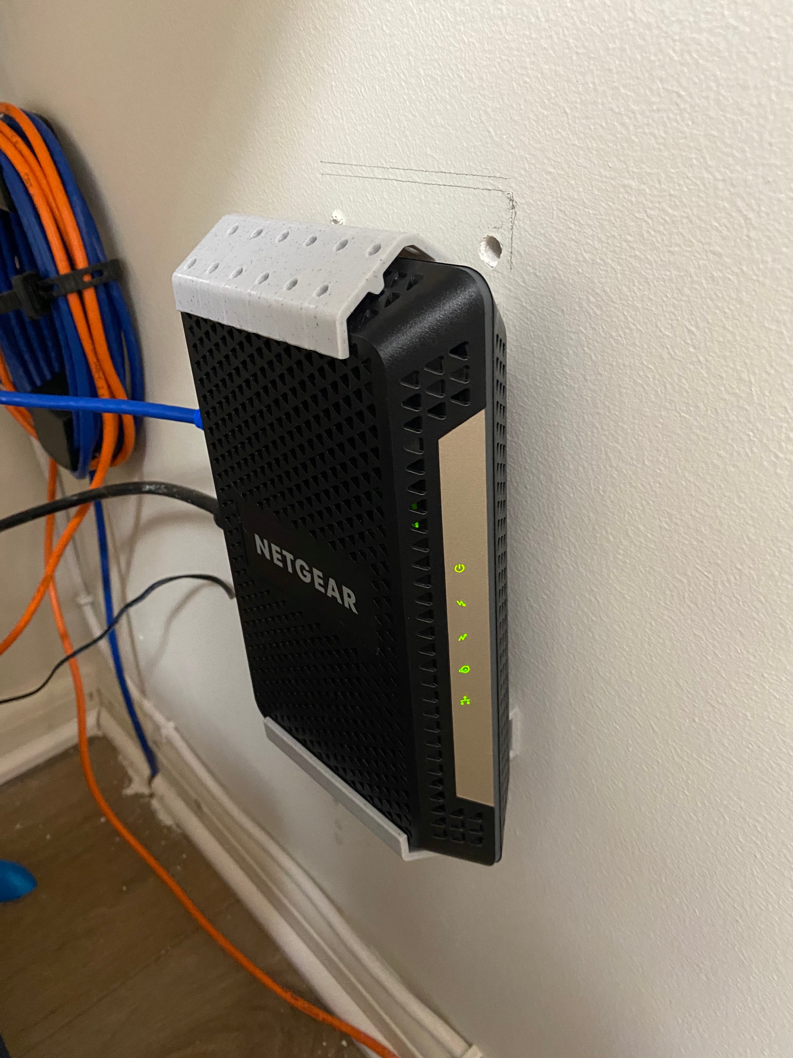 Netgear CM600 / CM1000 Wall Mount – Optimise Your Network Setup