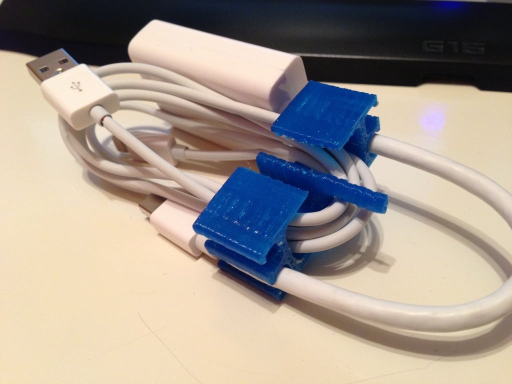 Cable organiser with holder for 5mm cables