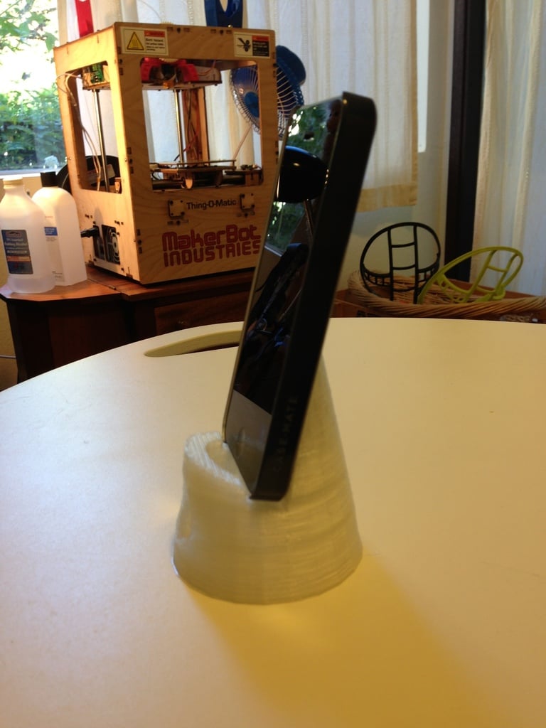 Elegant iPhone Stand for iPhone 5, 5C and 5S