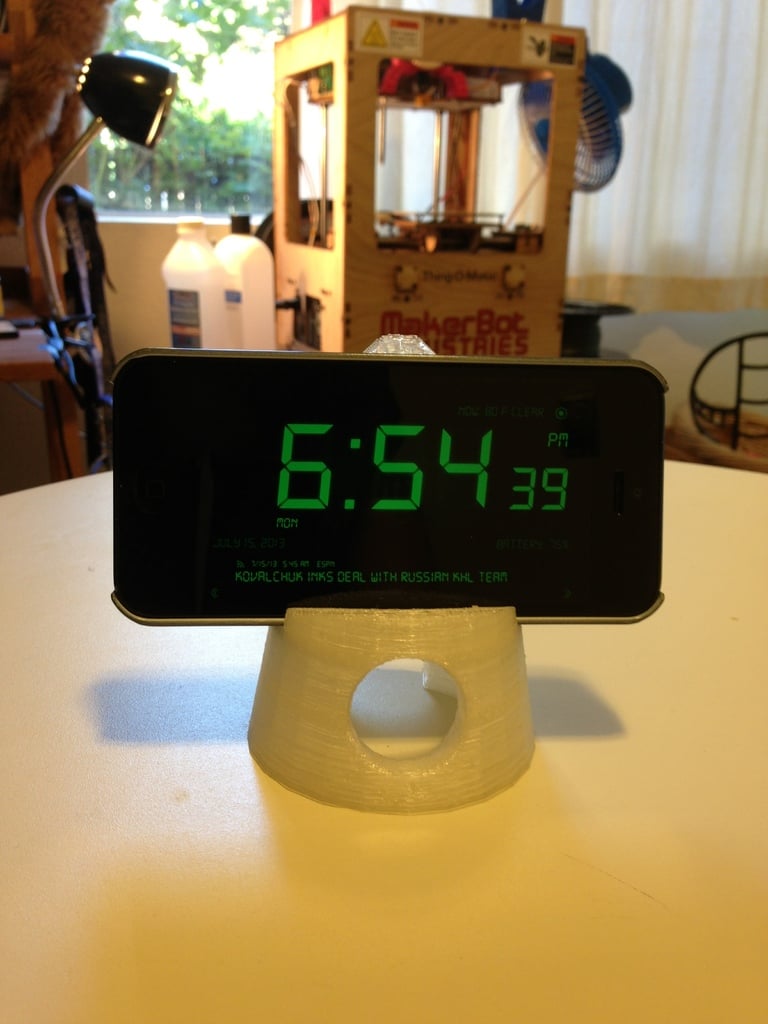 Elegant iPhone Stand for iPhone 5, 5C and 5S