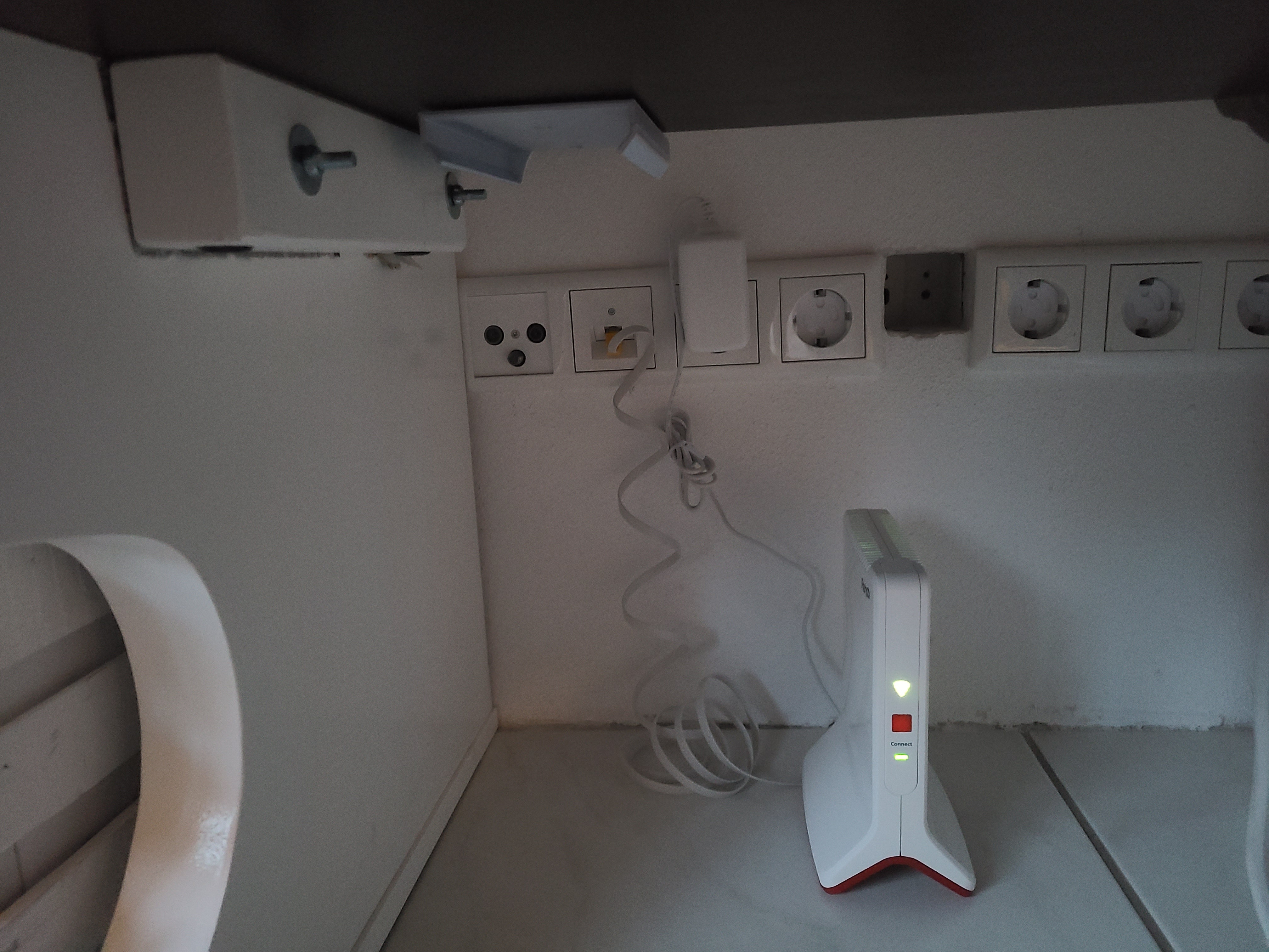 Mounting bracket for AVM FRITZ! WLAN Mesh Repeater 3000 and 6000