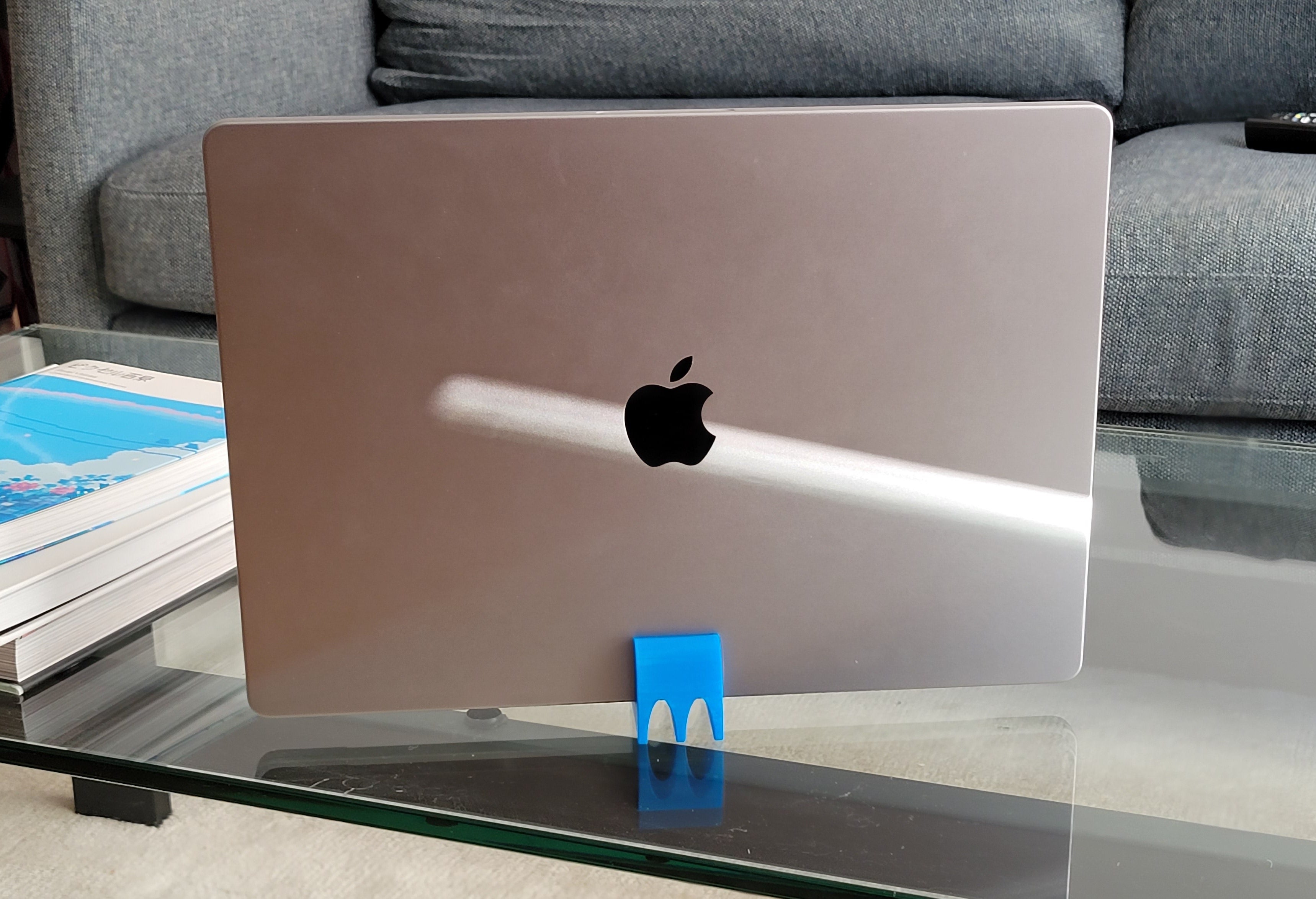 Vertikal stand til MacBook Pro (17mm) - v2
