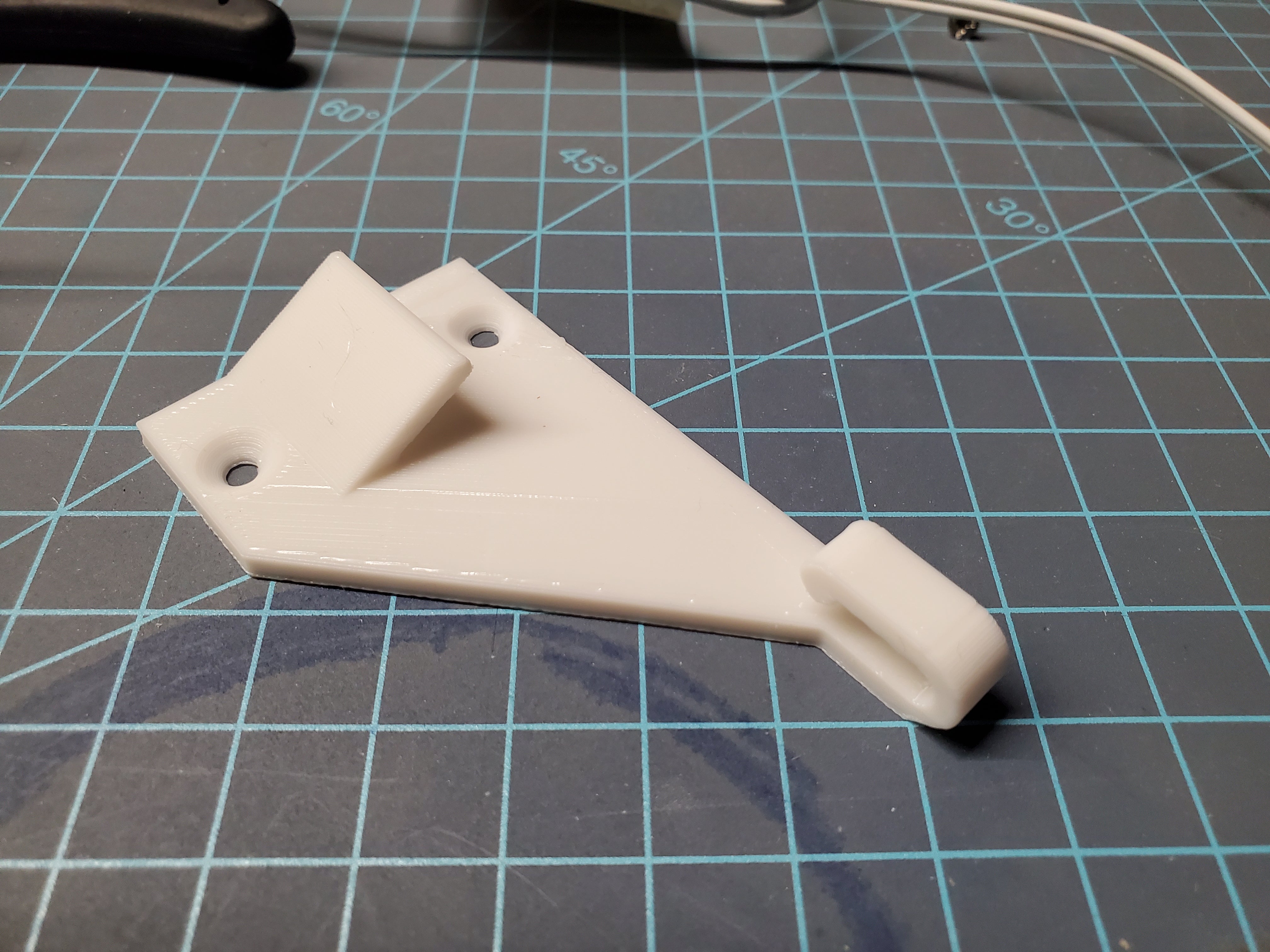 Black and Decker mini vacuum cleaner wall mount with cable clip