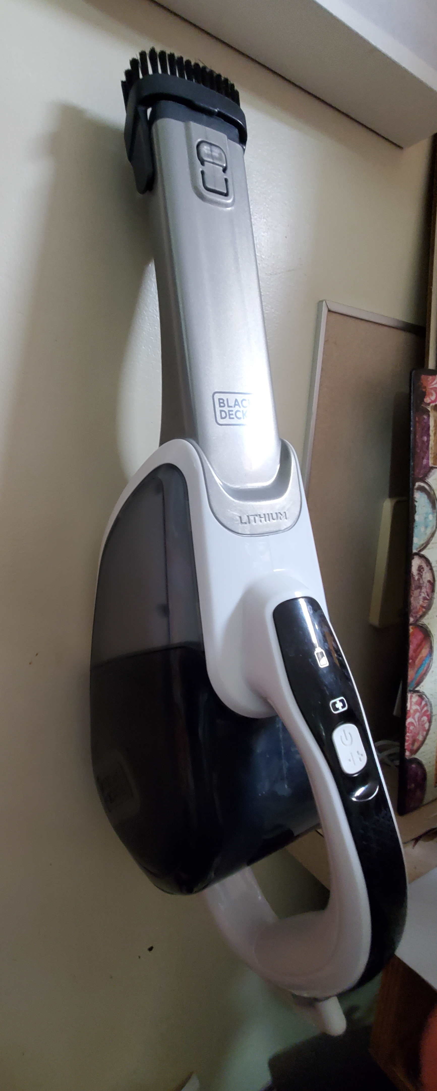 Black and Decker mini vacuum cleaner wall mount with cable clip