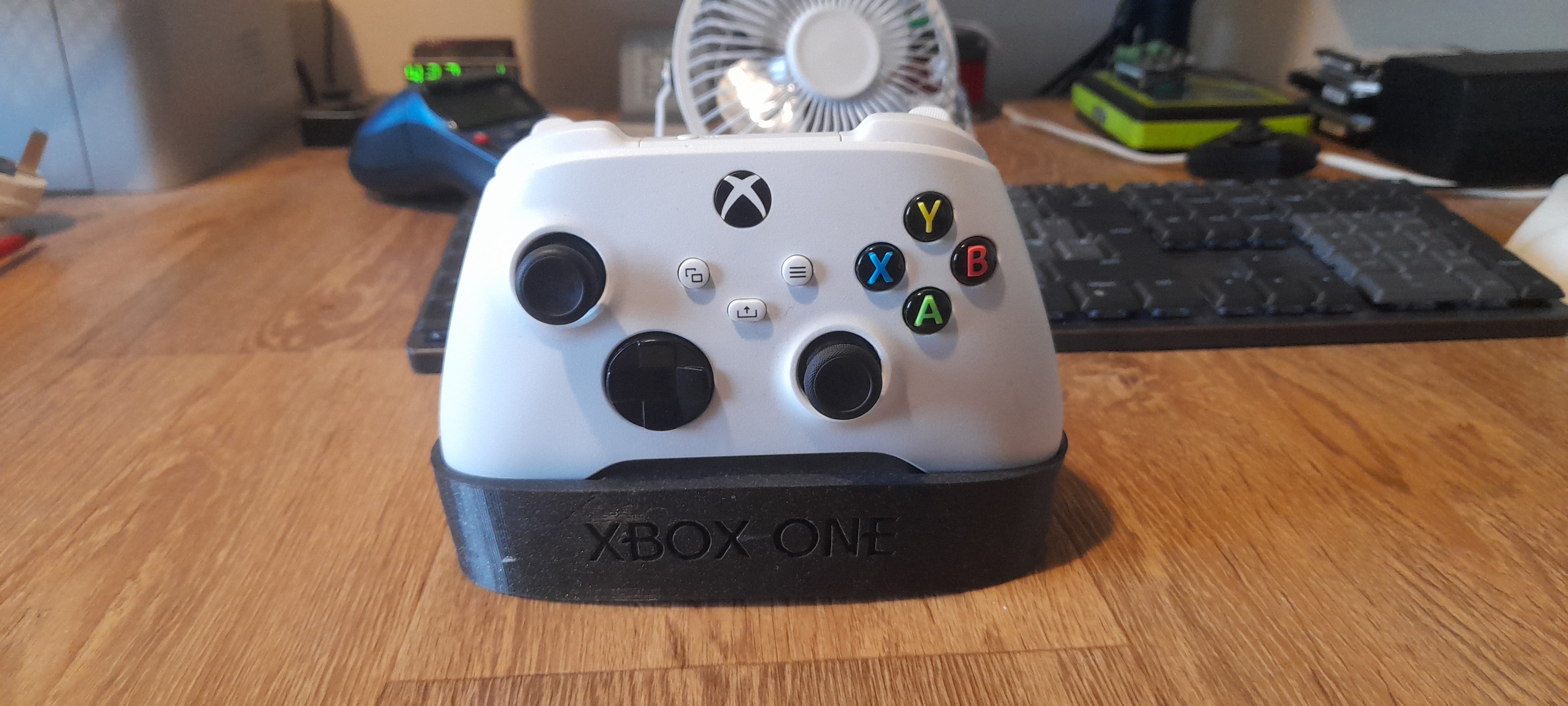 Xbox Series S Controller Stand - Perfect fit and practical storage