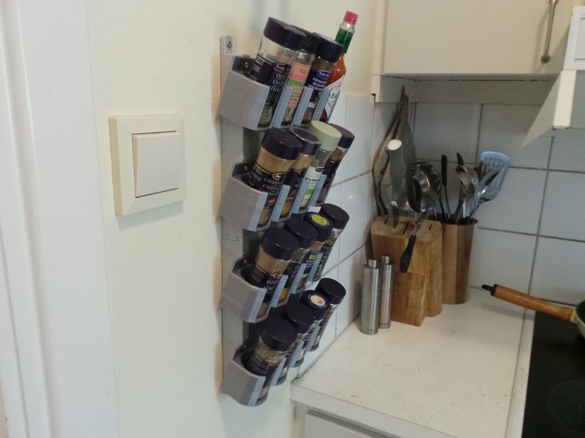 Tilting bracket for Spice racks - Optimise your Spice storage