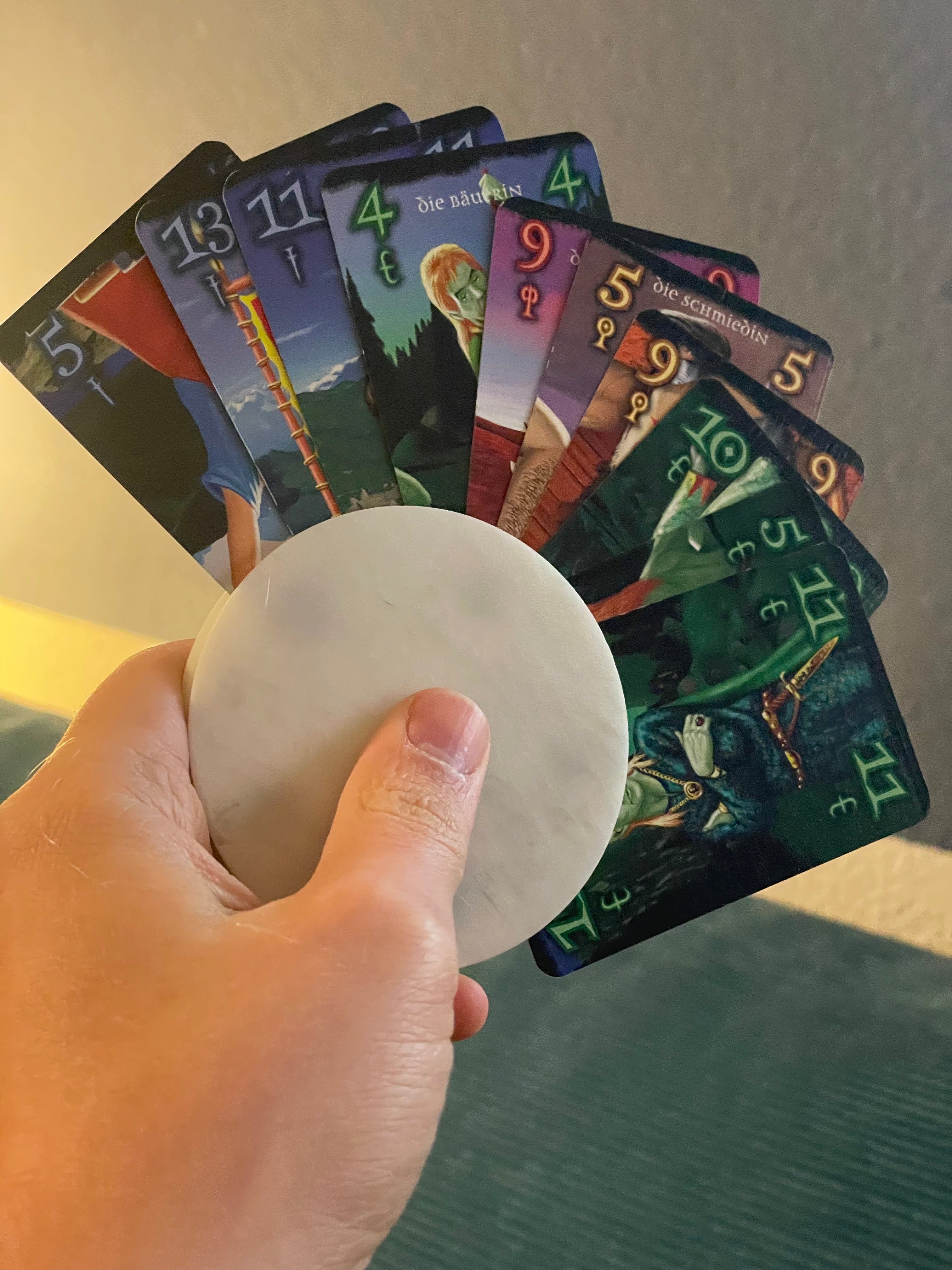 Playing card holder with Magnetic Closure