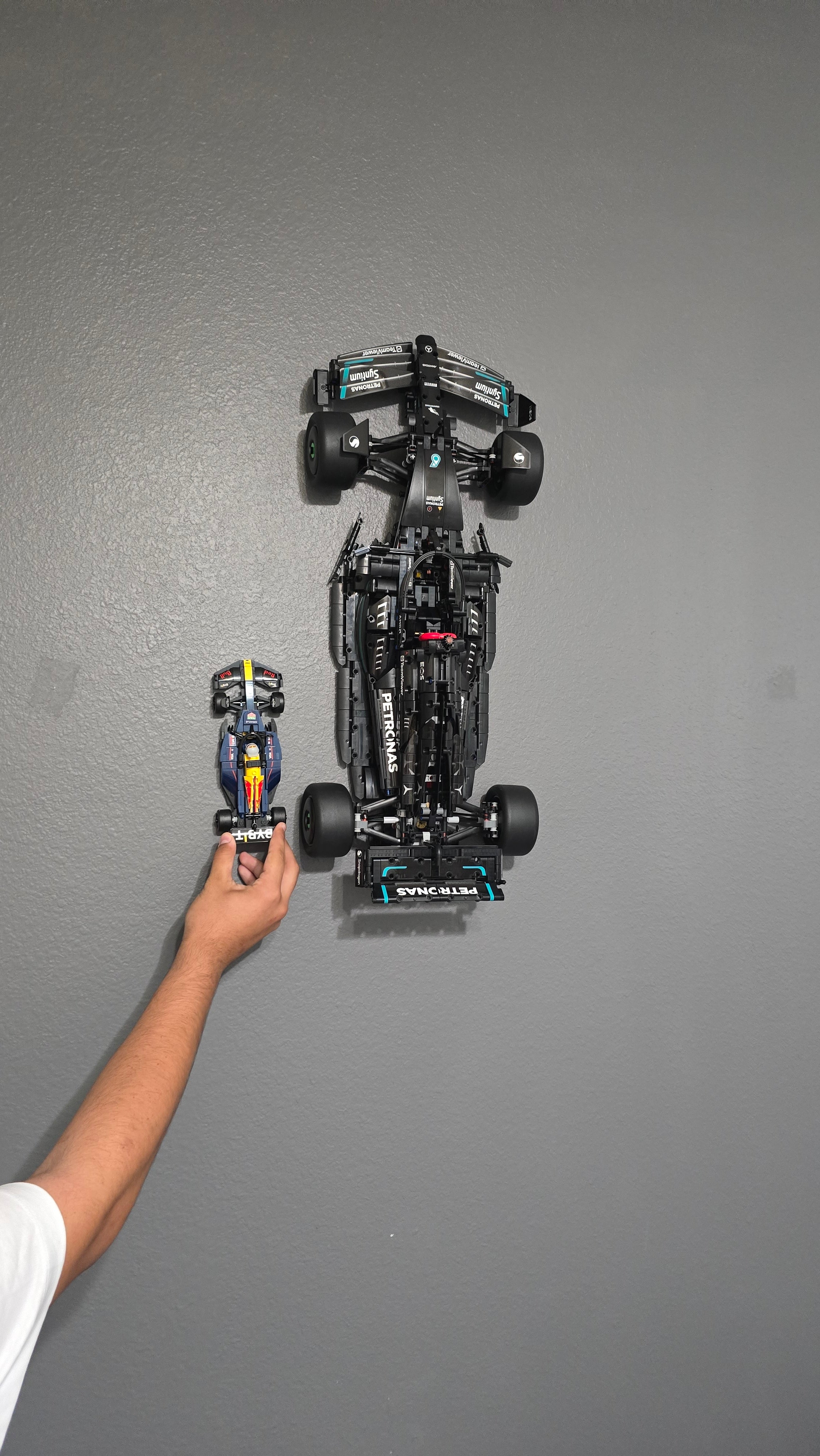 Wall mount for LEGO Technic Mercedes-AMG F1 W14 E Performance