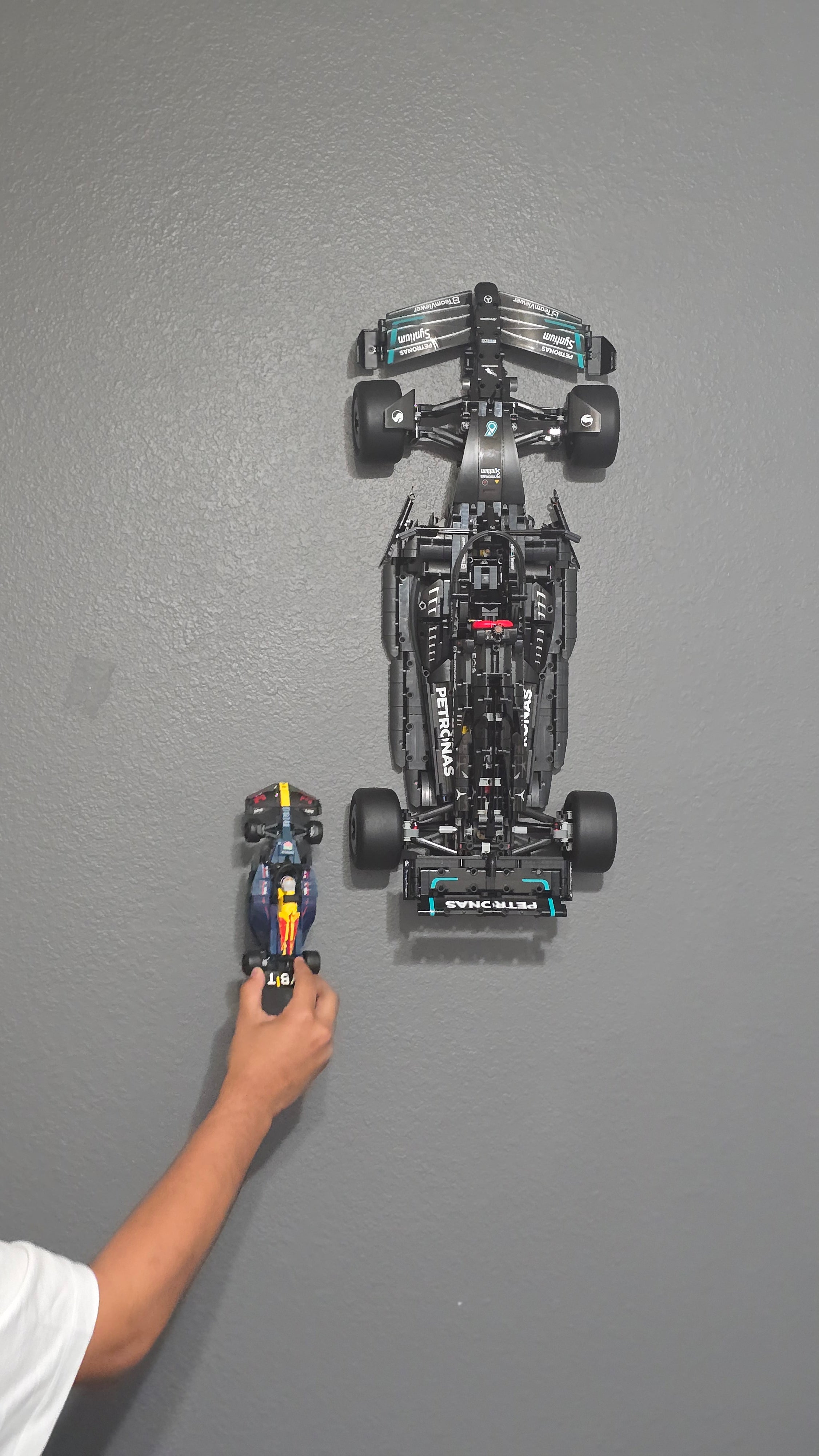 Wall mount for LEGO Technic Mercedes-AMG F1 W14 E Performance