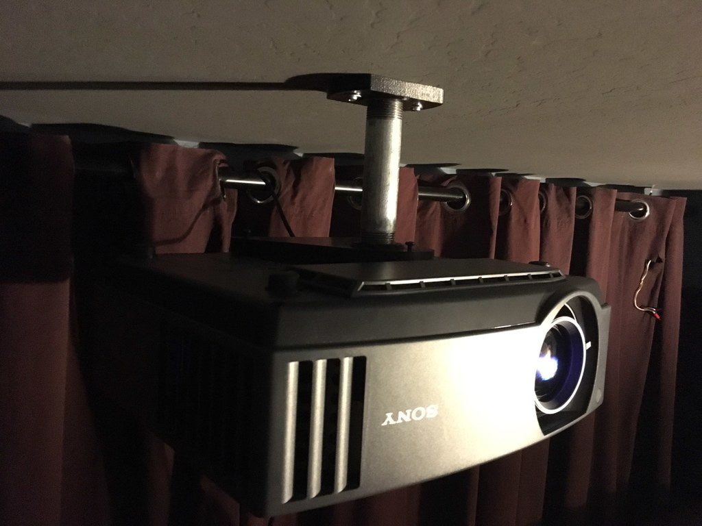 Projector Ceiling Mount – Robust and Adjustable Mounting