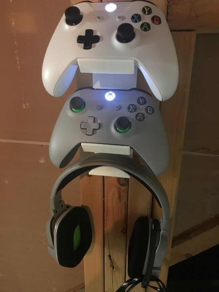 XBOX One Controller and Headset Wall Mount