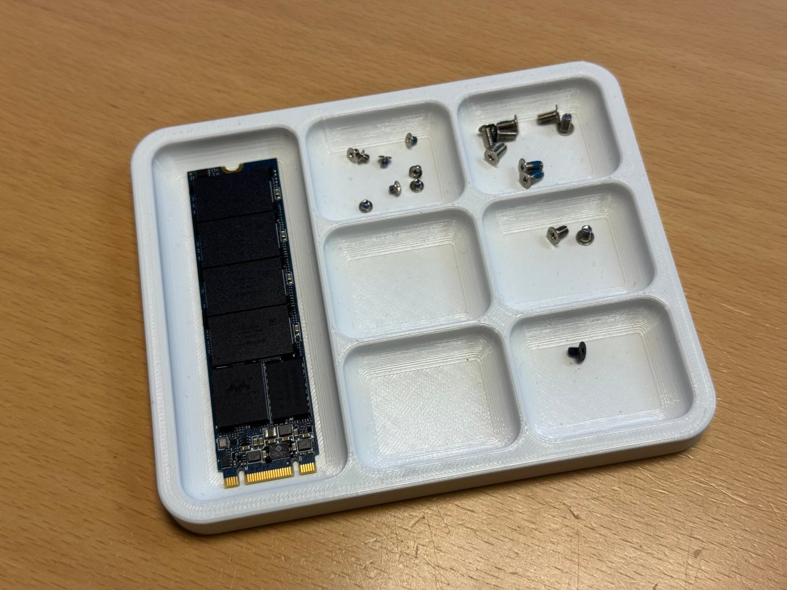 Practical Screw Tray for Small Components and Screws