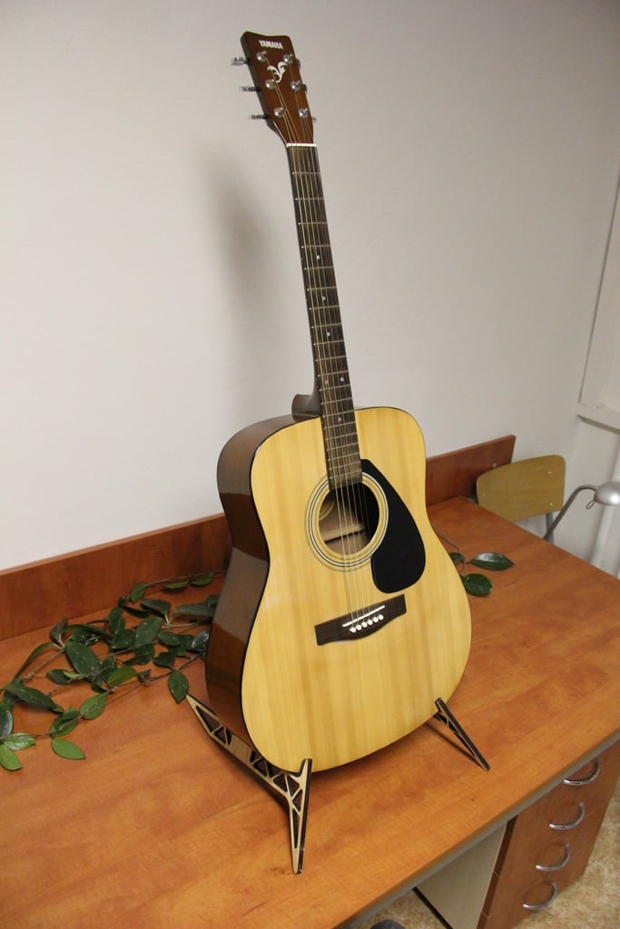 Laserskåret Stand til Akustisk Guitar