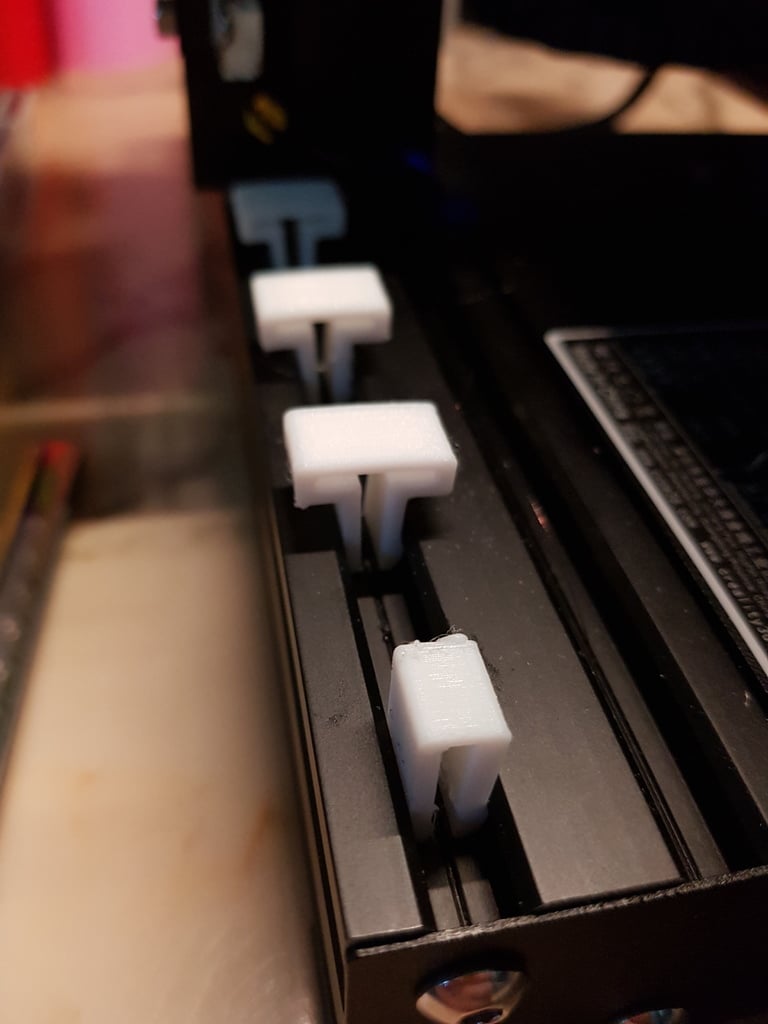 Ends 3 Cable clips