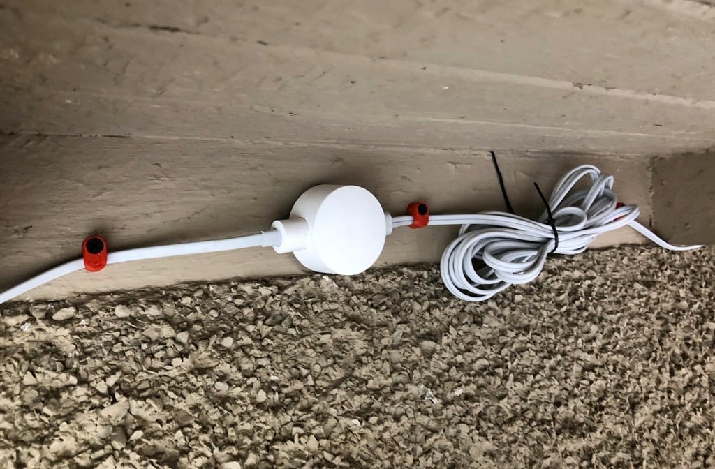 Cable clamp