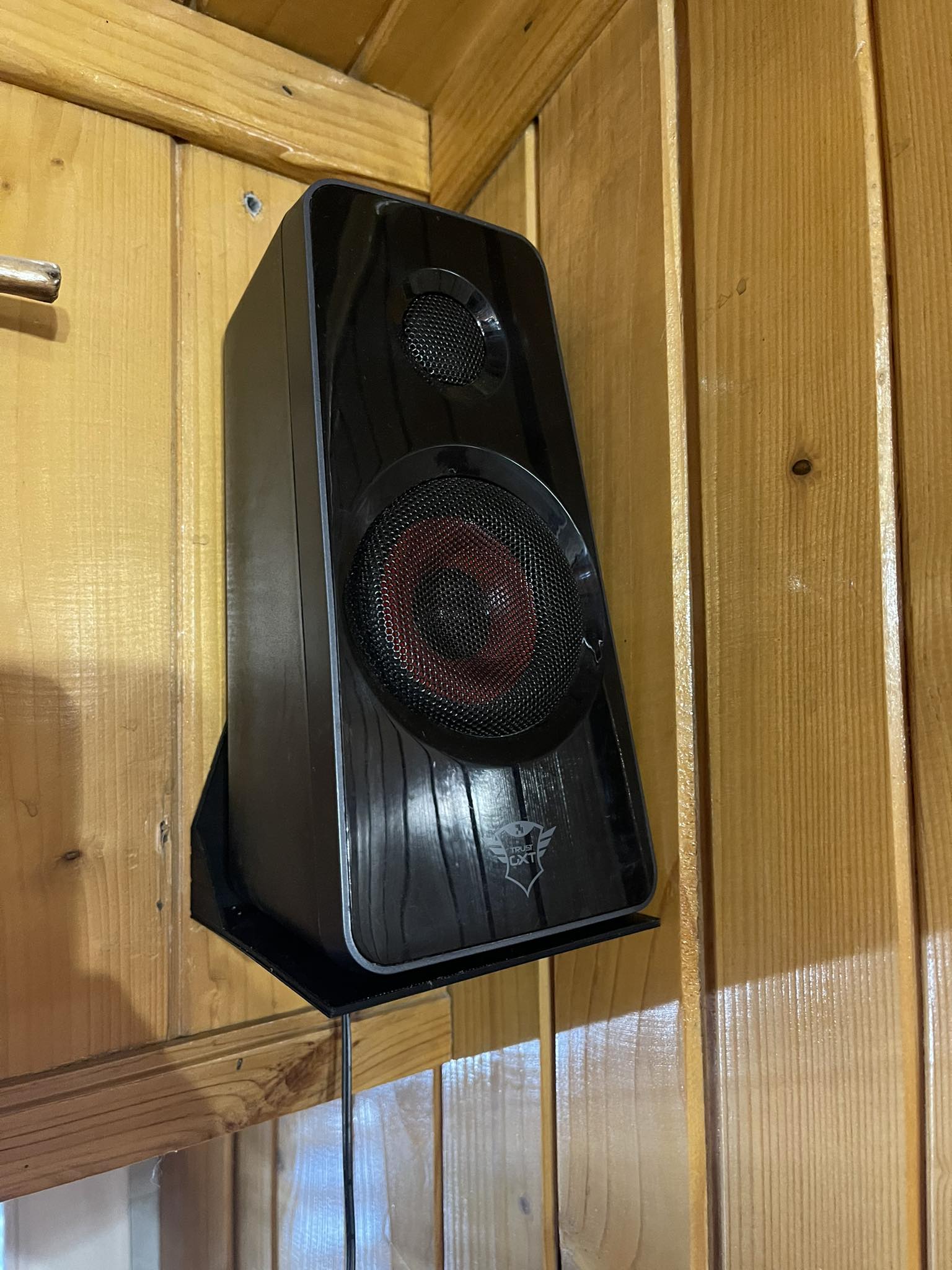 Wall mount for speakers