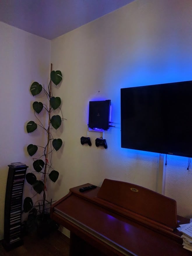 PS4 Pro Wall Mounting