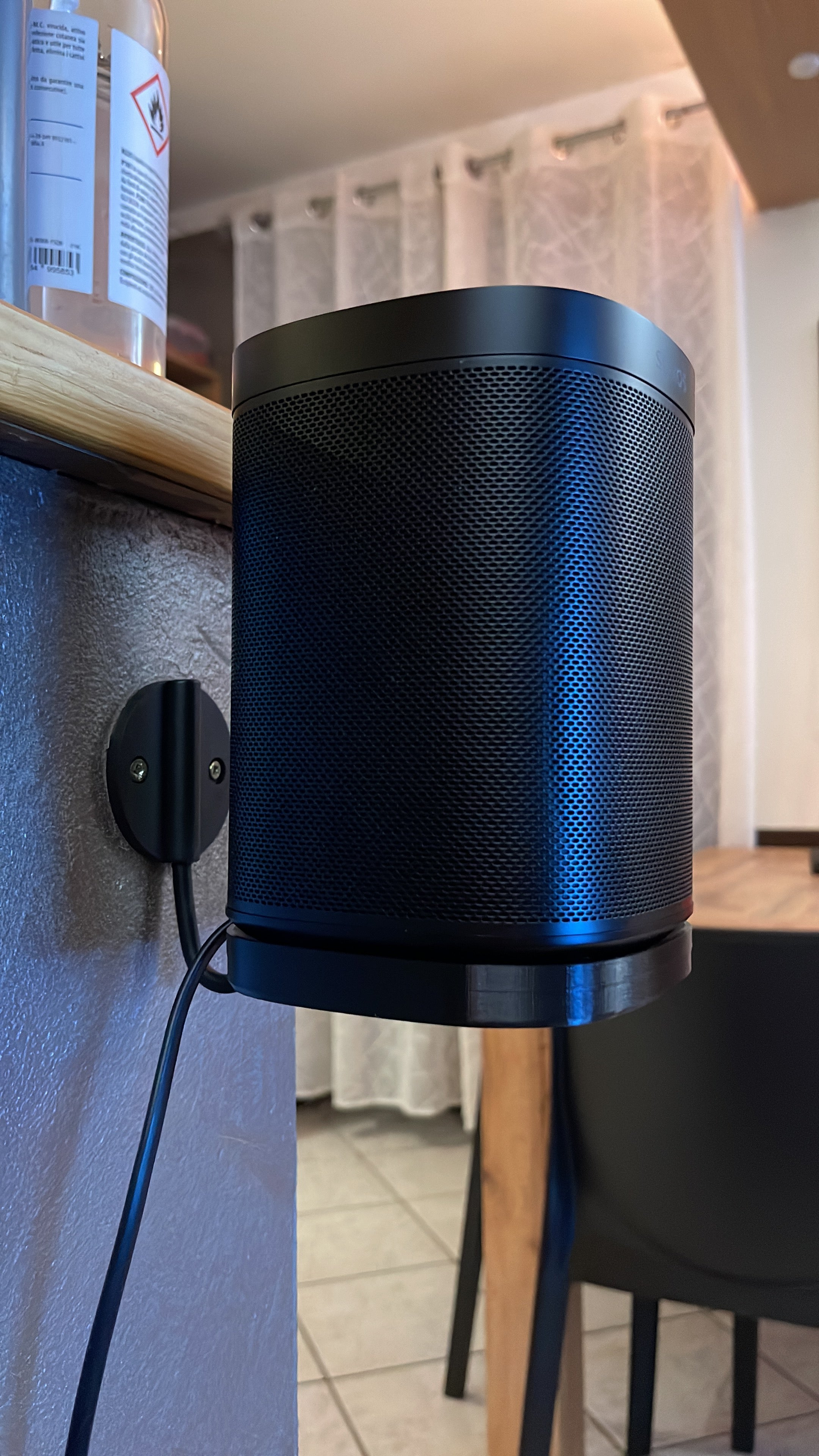 Wall mount for Sonos One (2nd generation) with JBL wall hook
