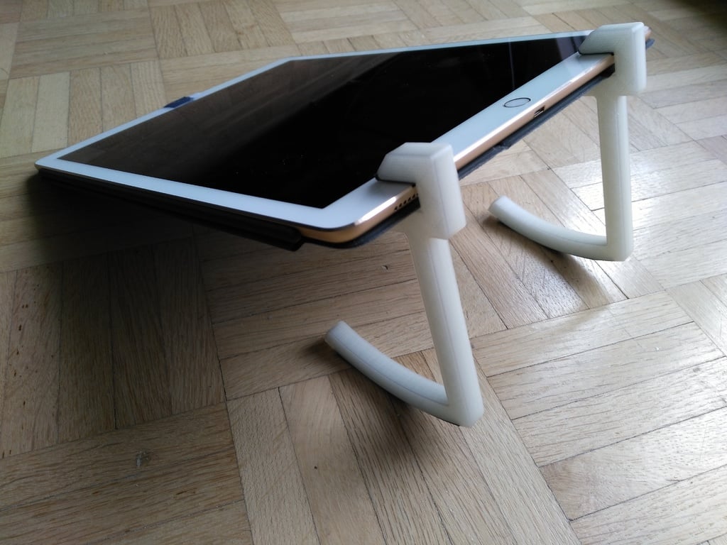 Minimal iPad holder for drawing
