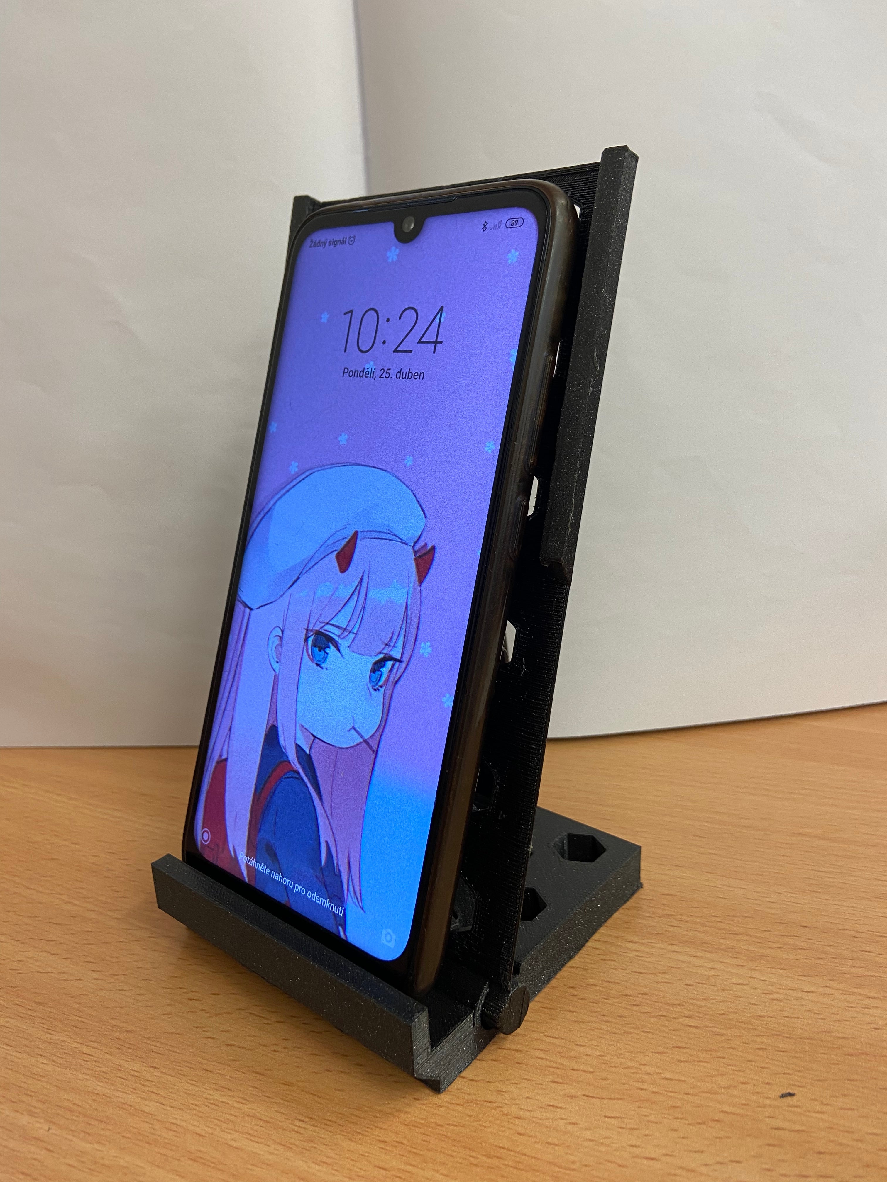 Customisable and portable phone holder