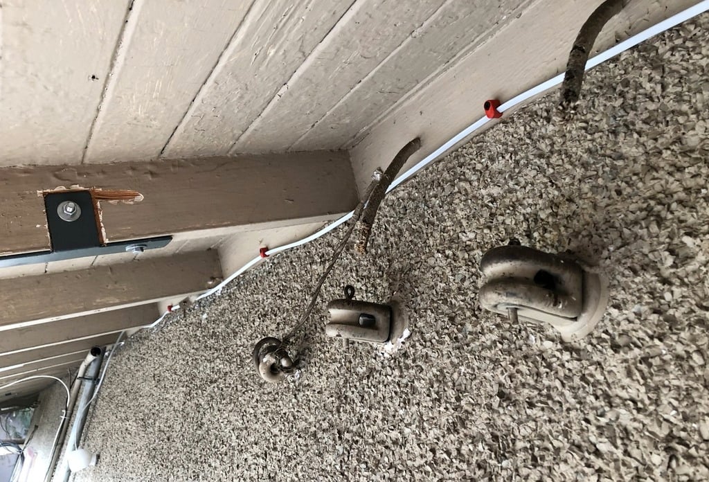 Cable clamp