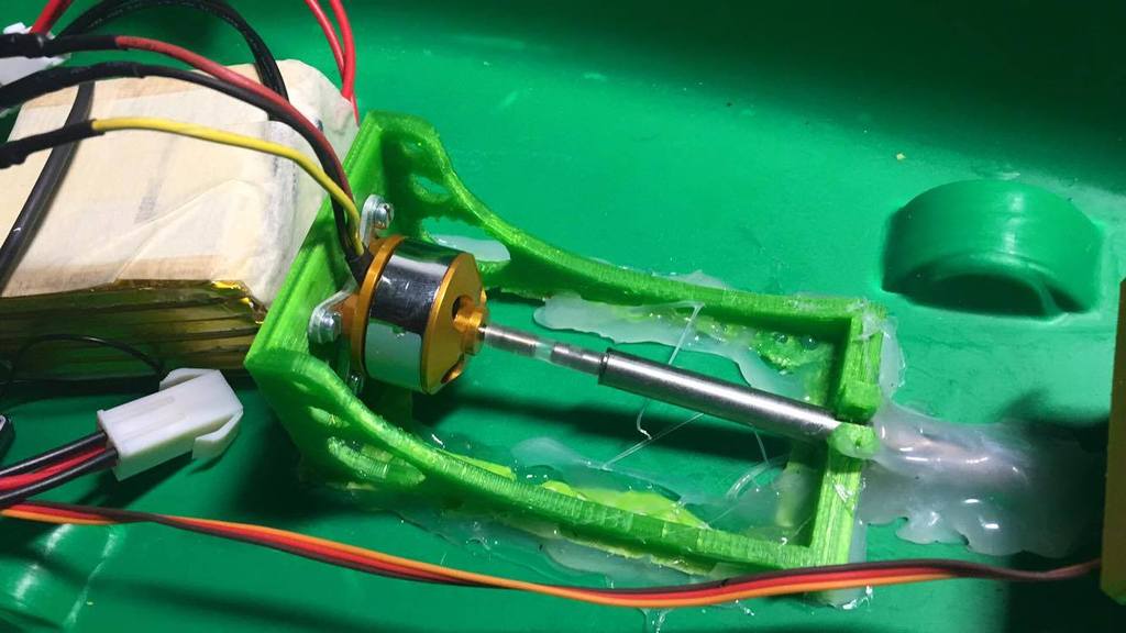 Brushless mounting bracket for RC boat