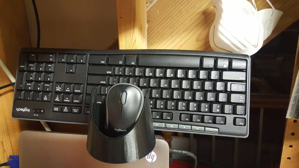 Wall mountable stand for keyboard and mouse