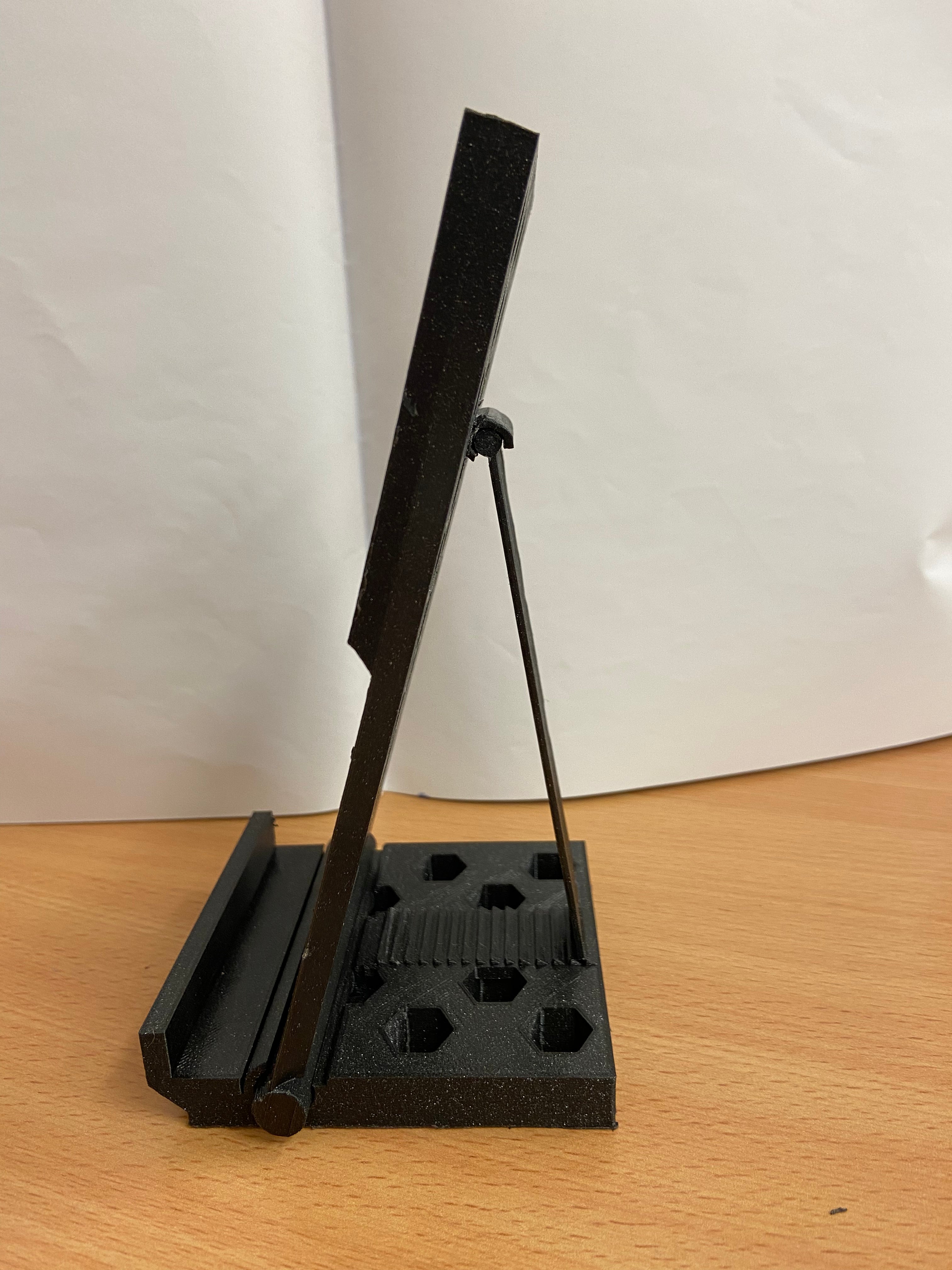 Customisable and portable phone holder