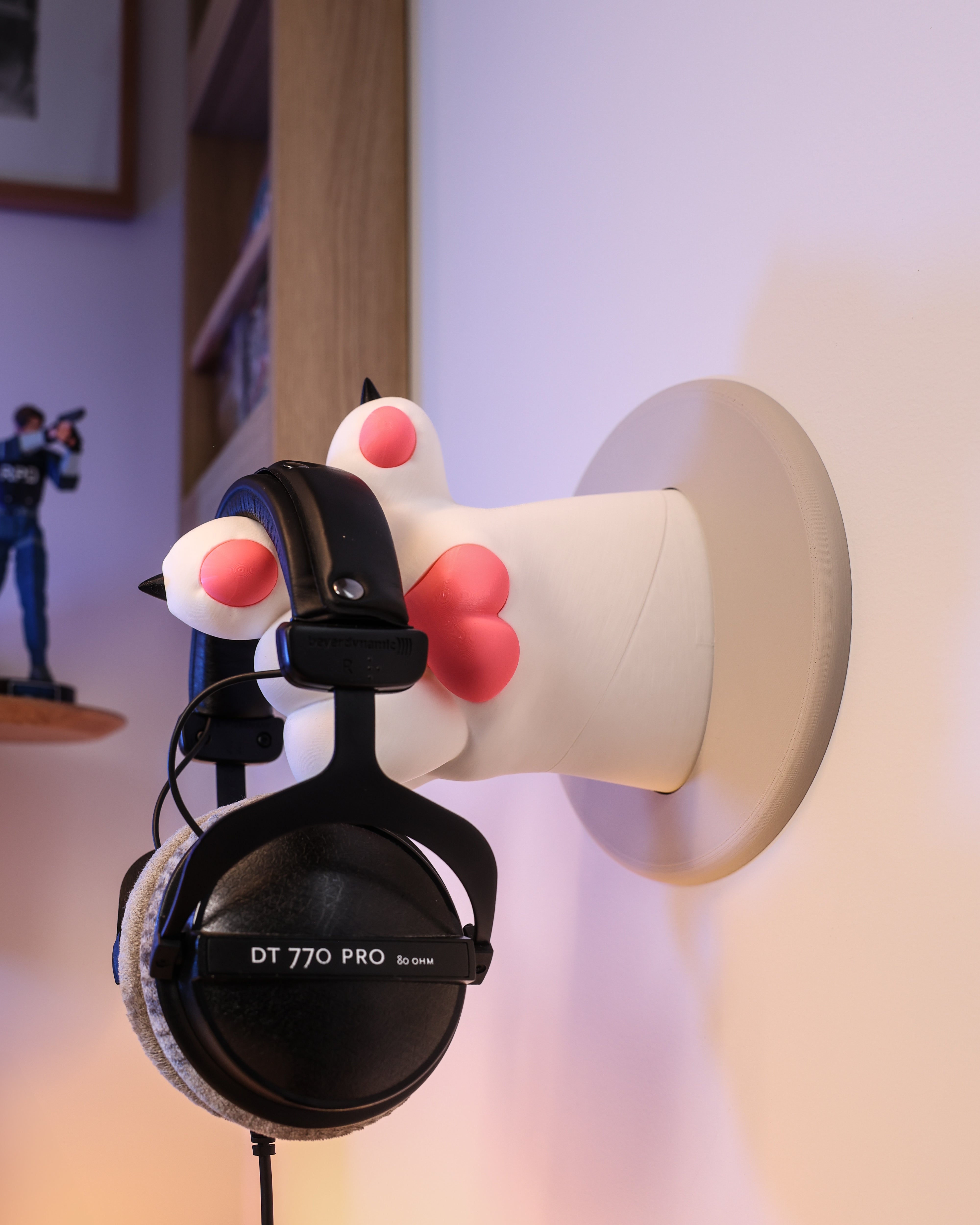Wall-mounted Cat Paw Holder for Headsets and Bags