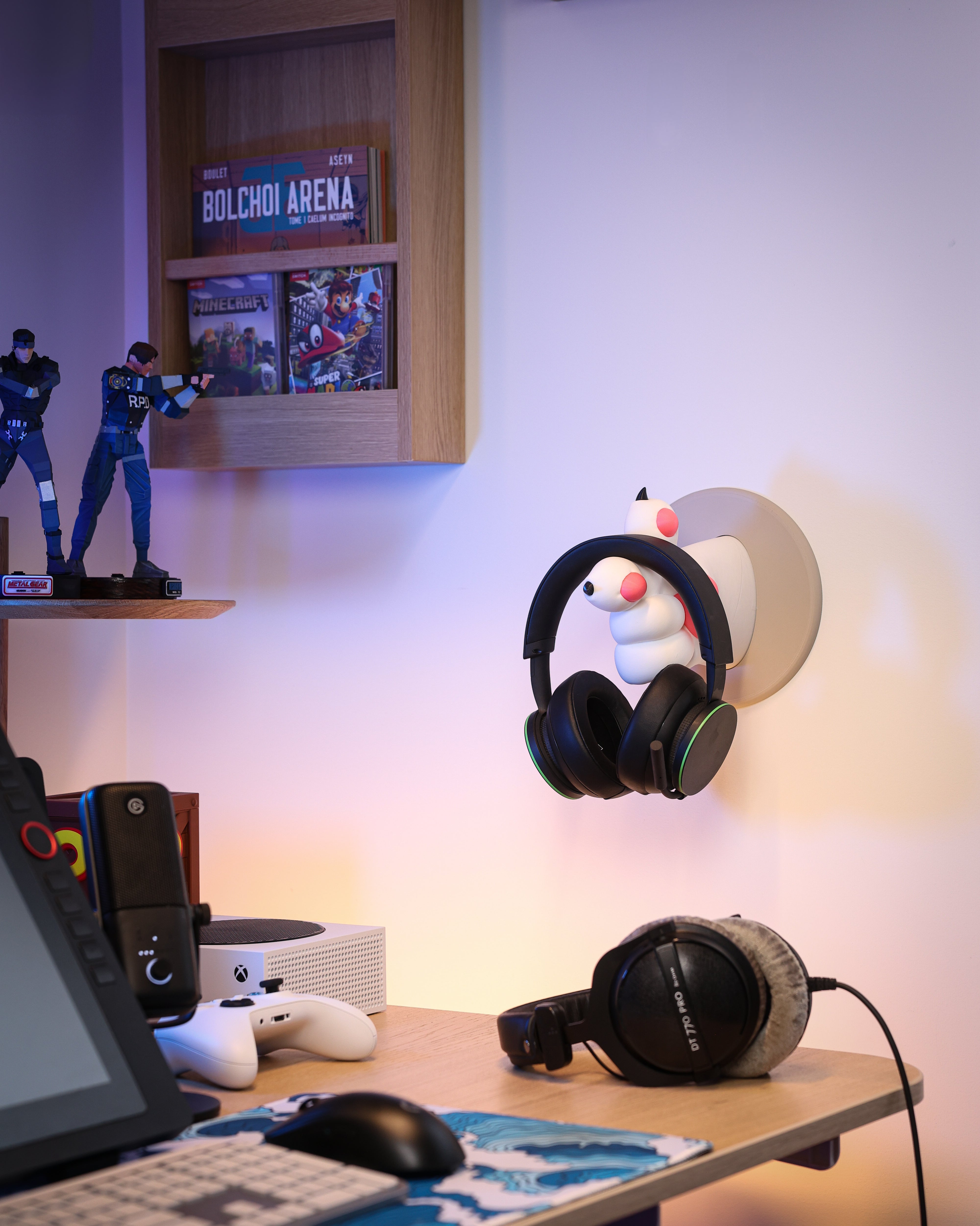Wall-mounted Cat Paw Holder for Headsets and Bags