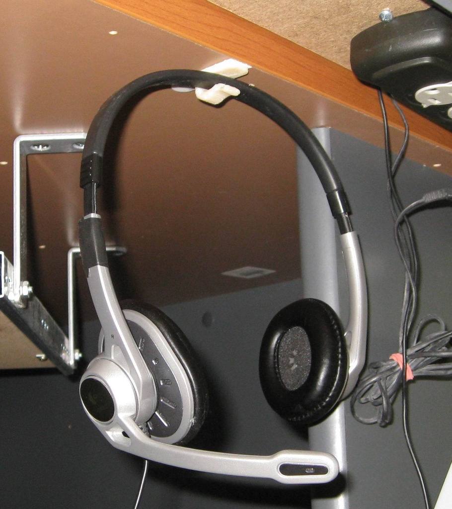 Versatile Headset Hook and Cable Organiser