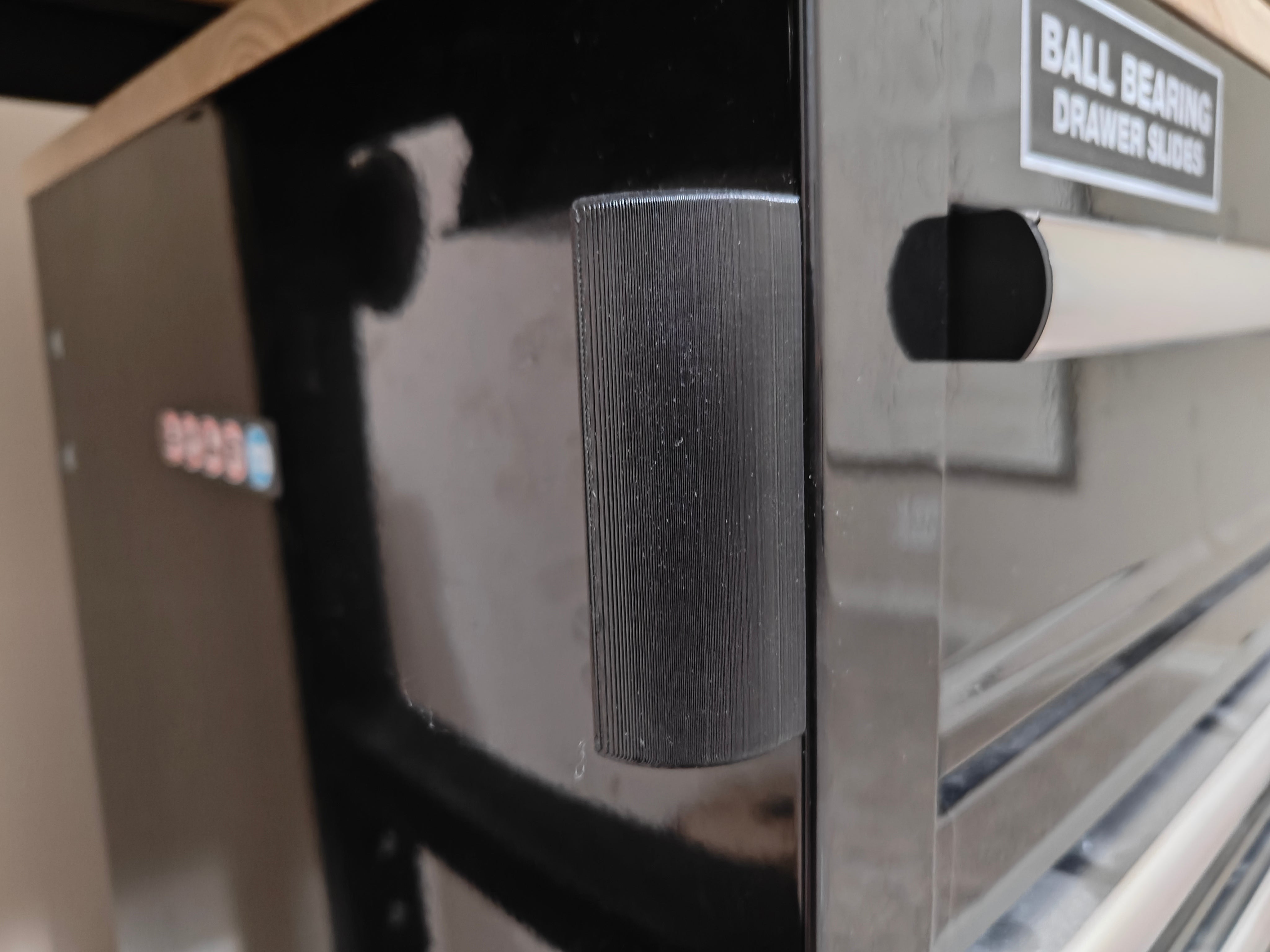 Vertical Handles for Yukon 12-Drawer Tool Cabinet