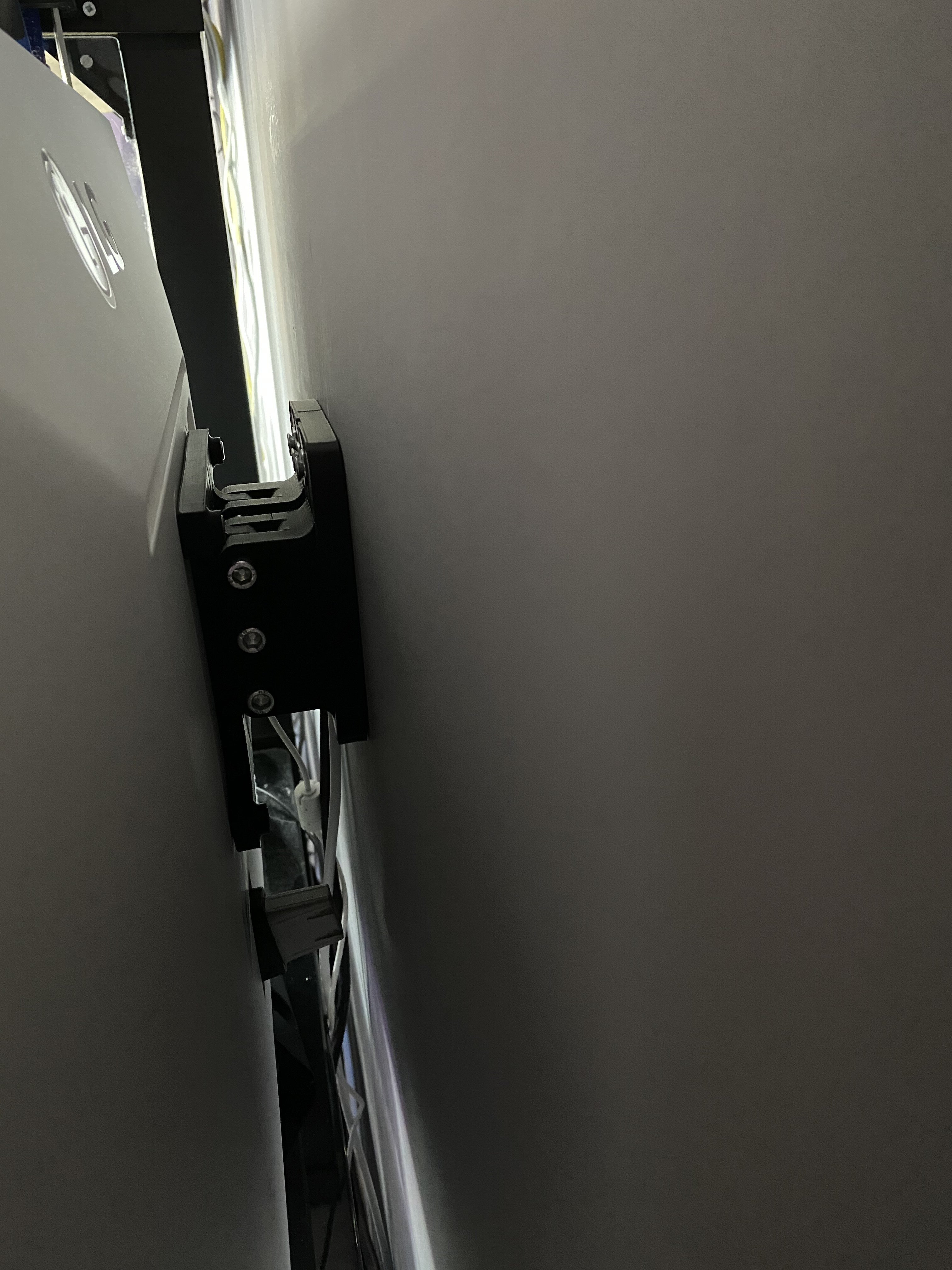 Super slim VESA 100 Monitor Wall Mount