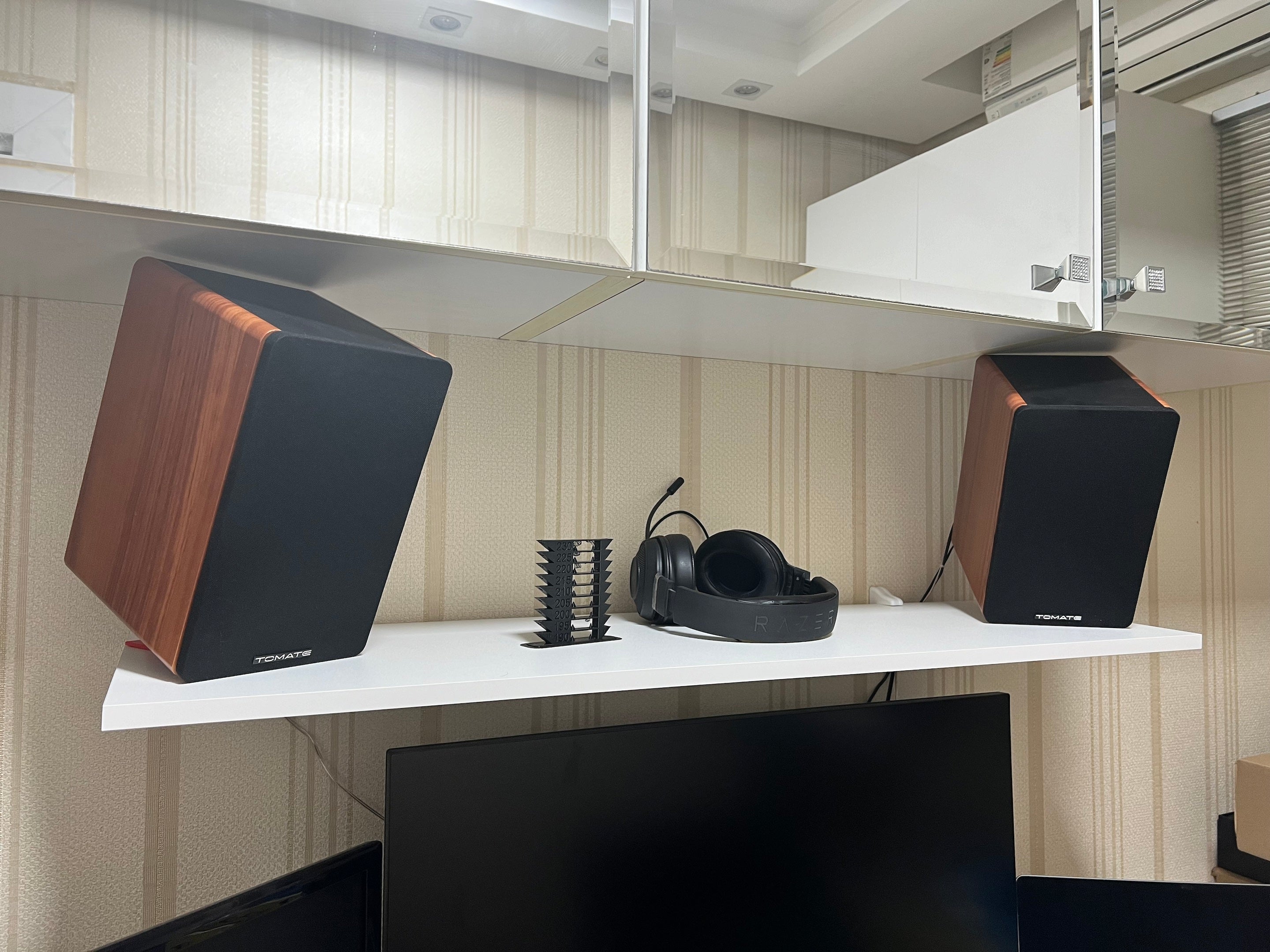 Angle-adjustable Speaker Bracket