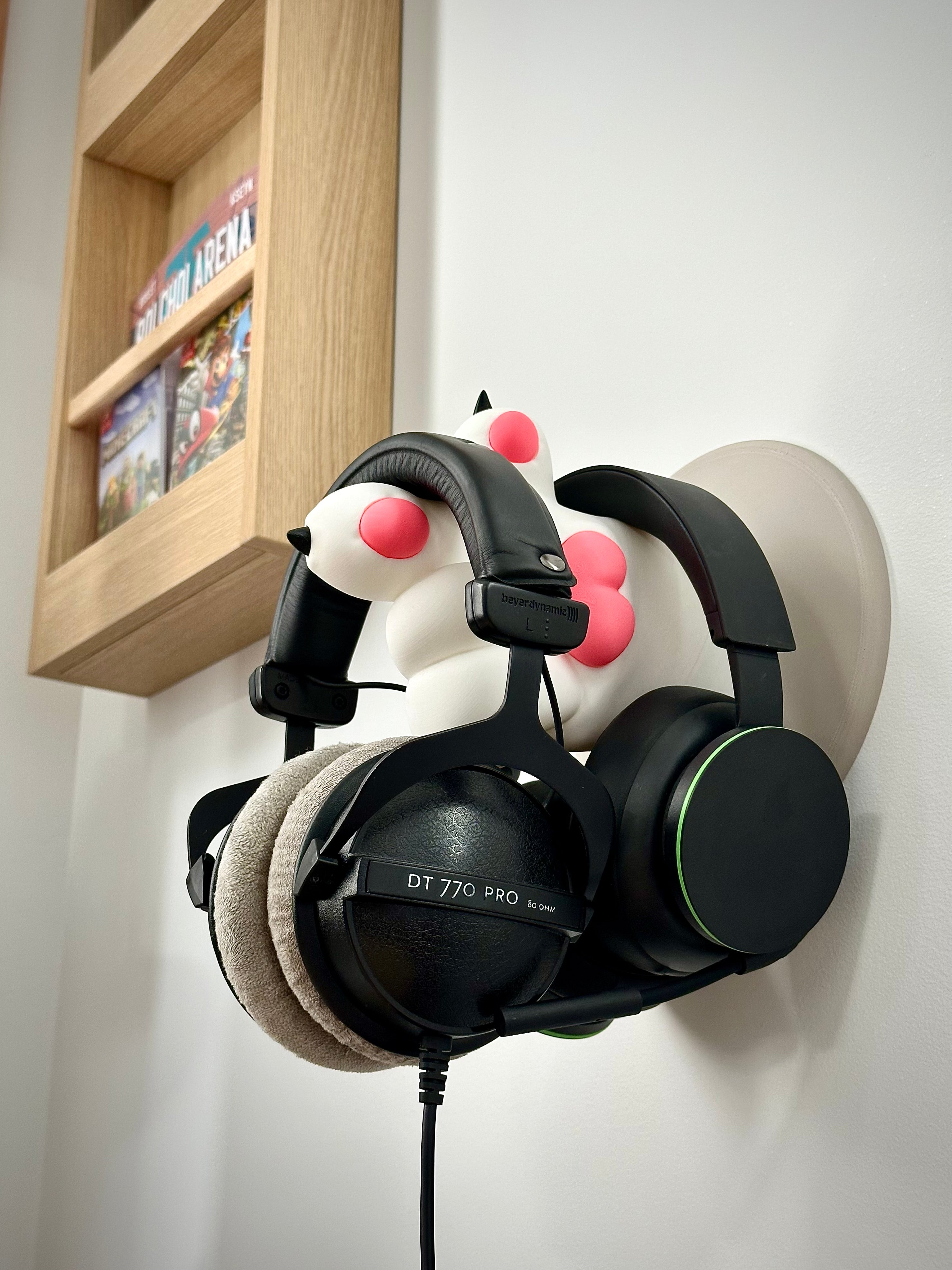 Wall-mounted Cat Paw Holder for Headsets and Bags