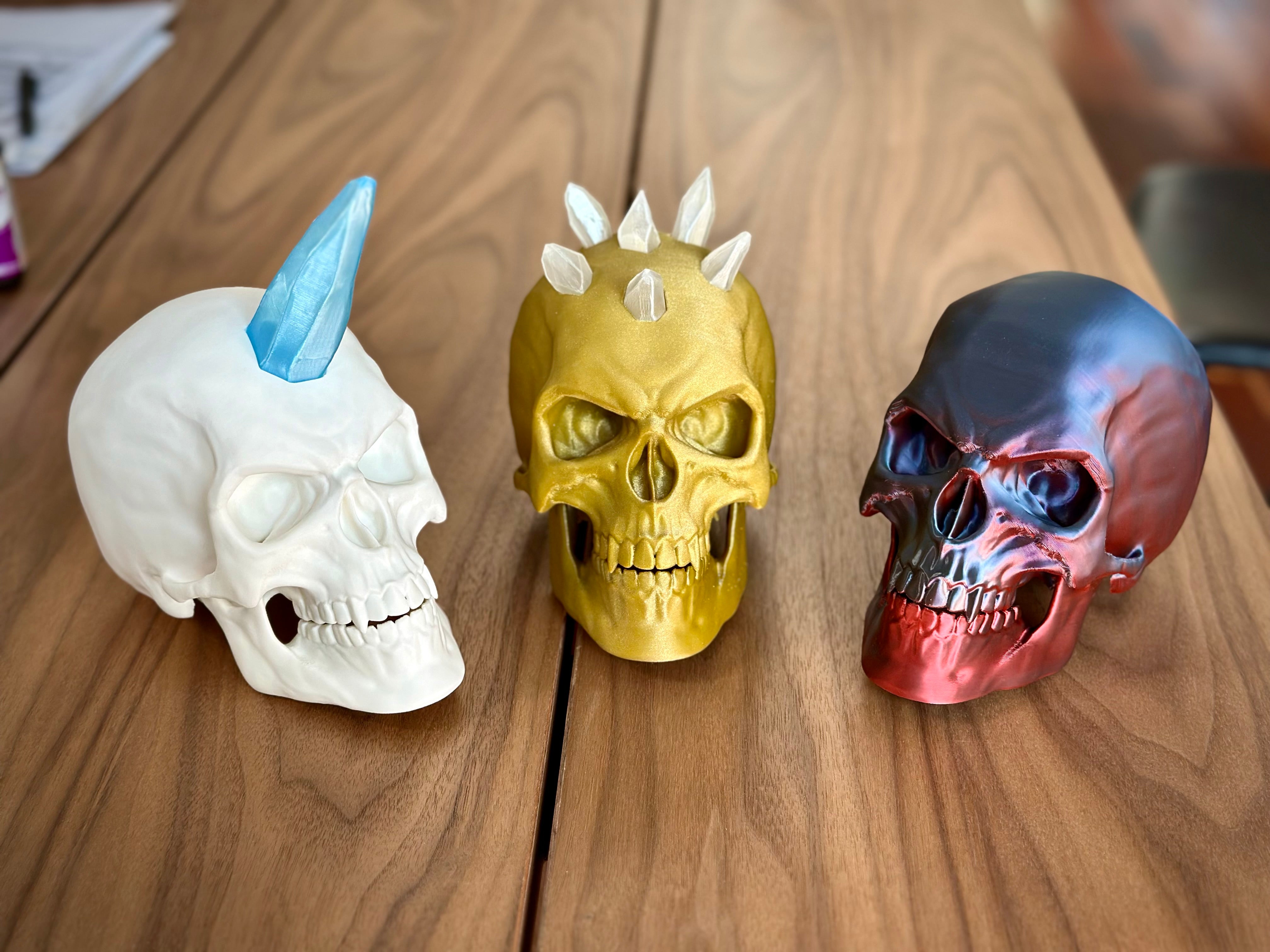 Articulated skulls for Halloween decoration