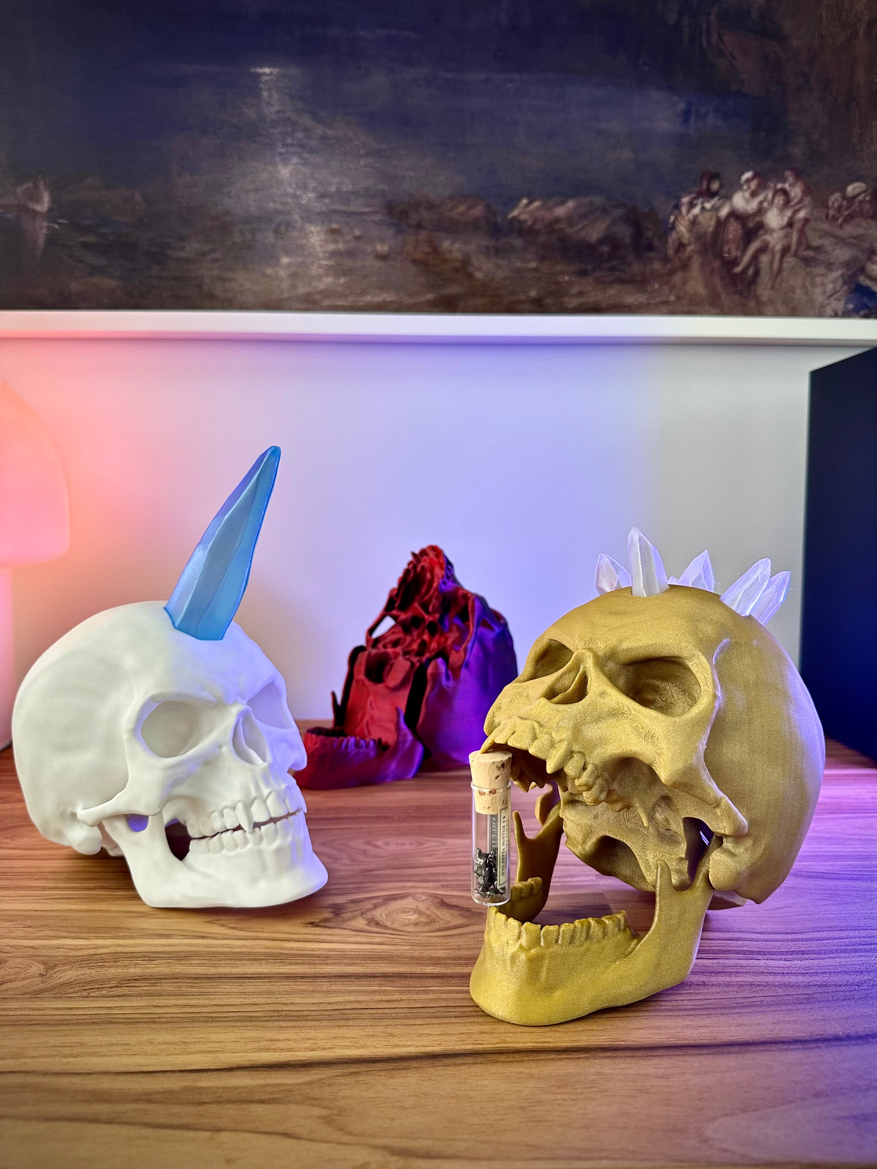 Articulated skulls for Halloween decoration