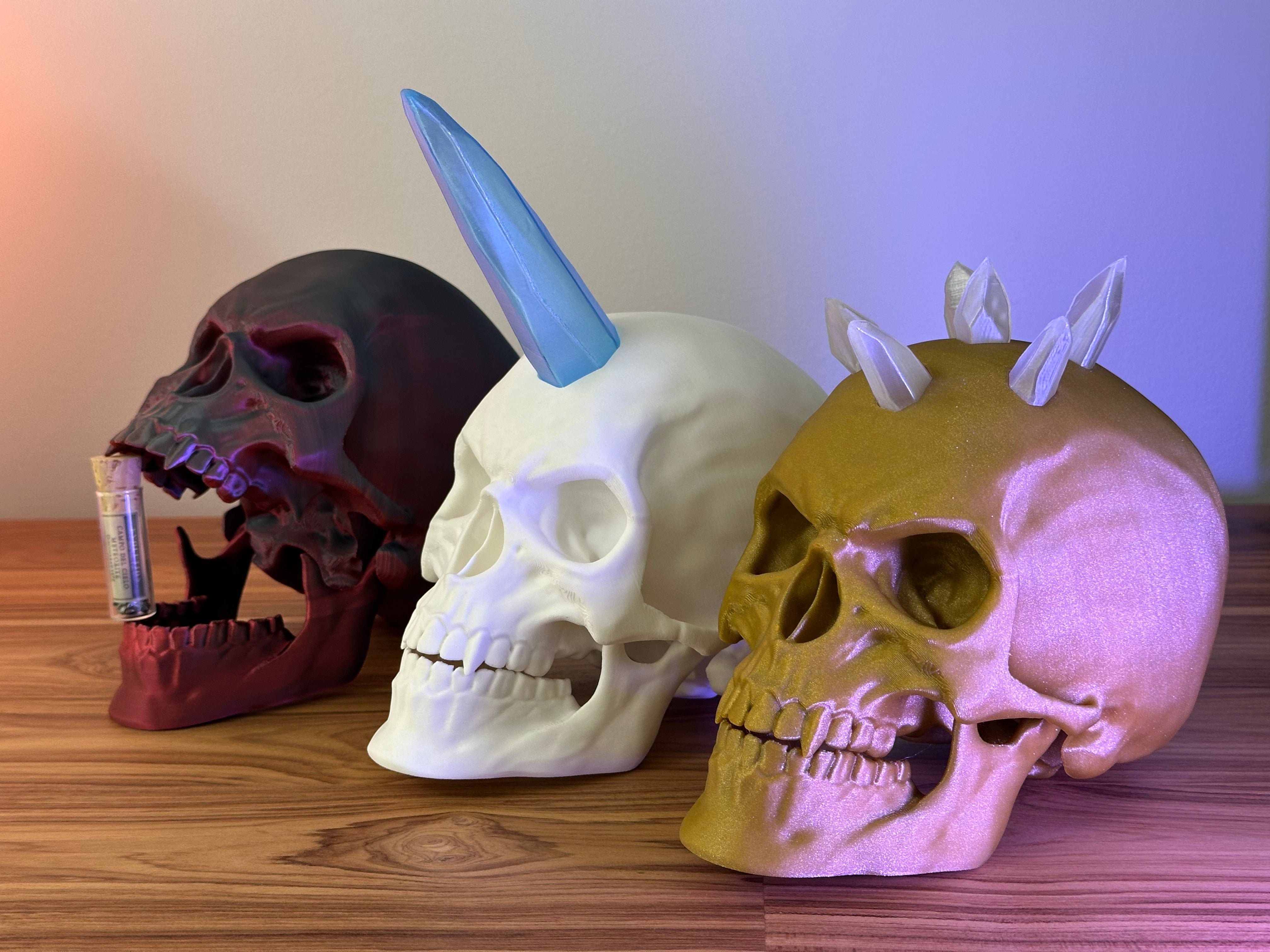Articulated skulls for Halloween decoration