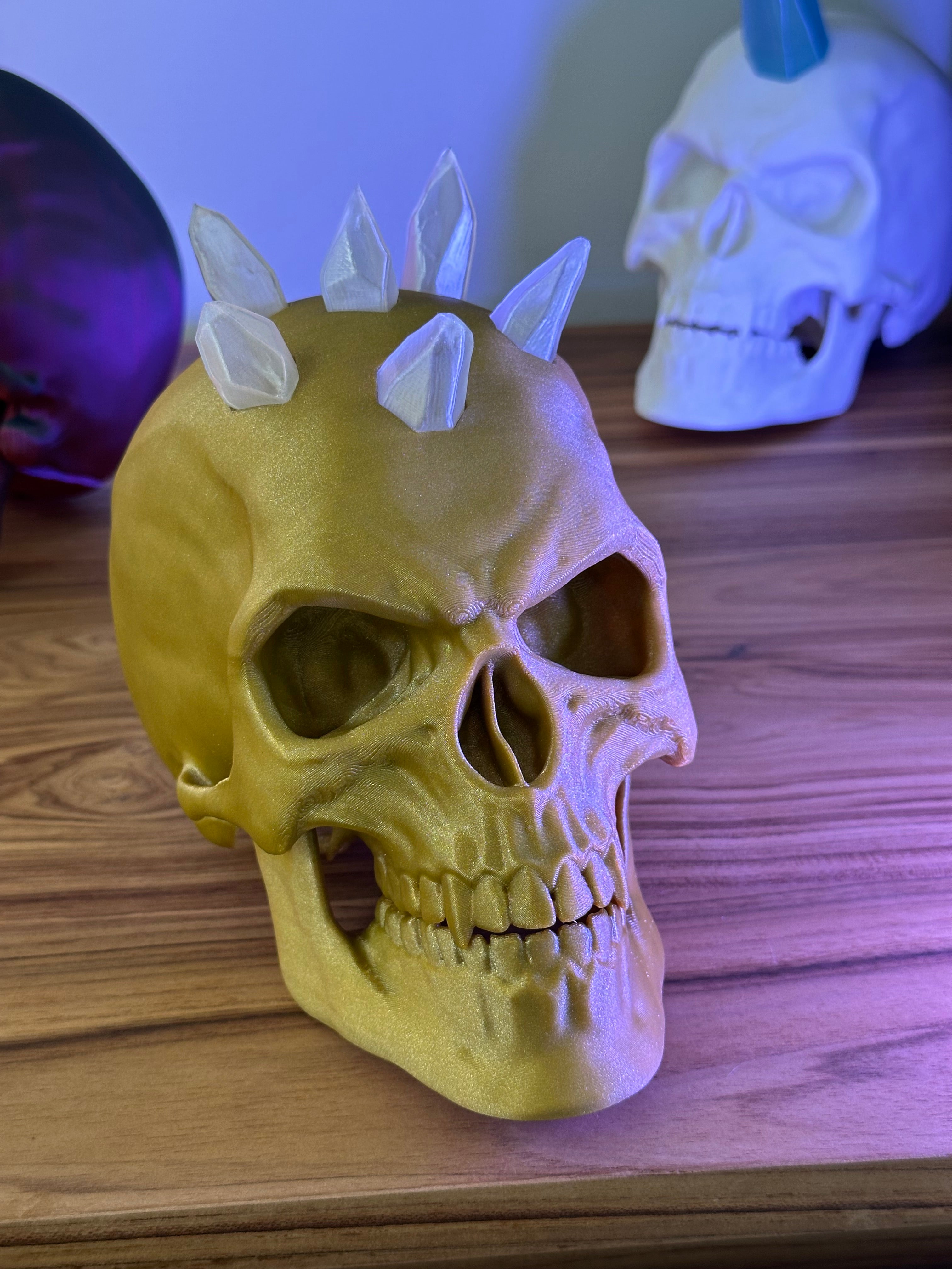 Articulated skulls for Halloween decoration