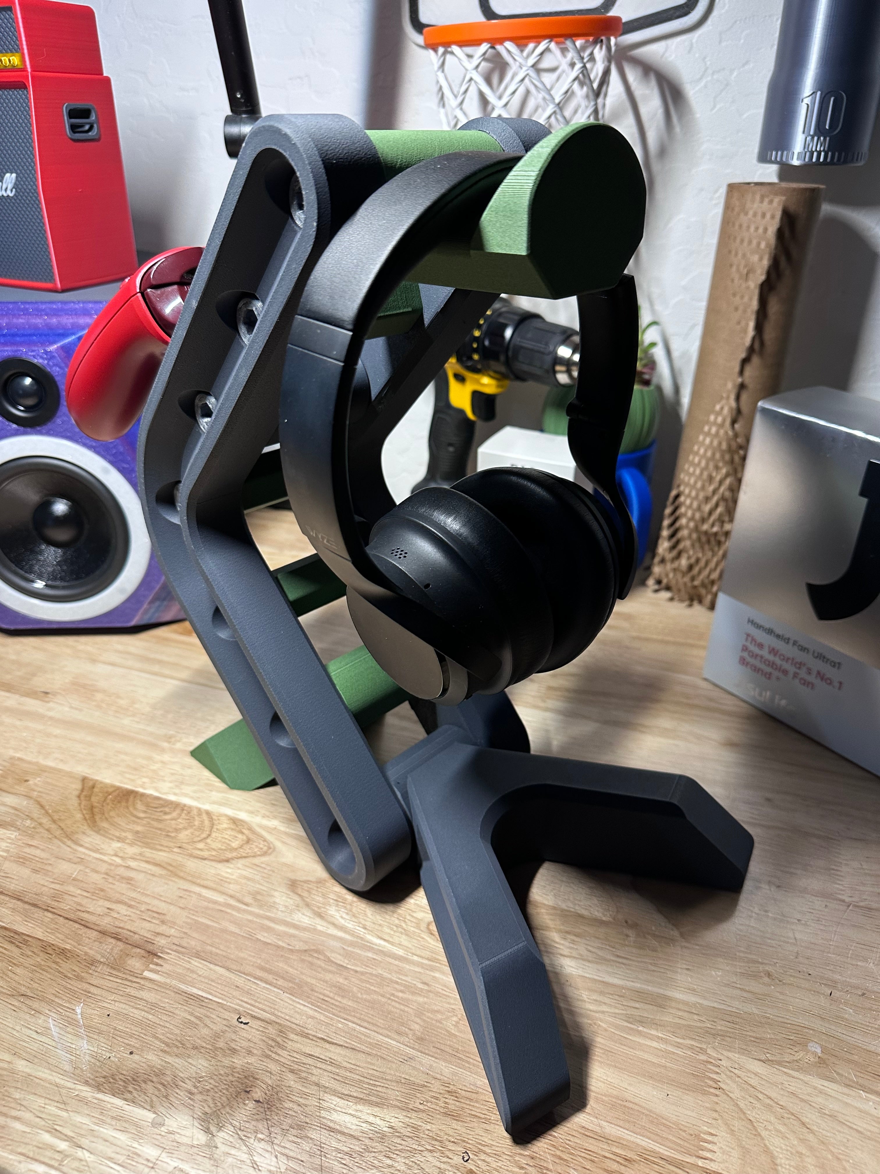 Industrial Headphone Stand with Controller Holder – Functional & Stylish Organisation