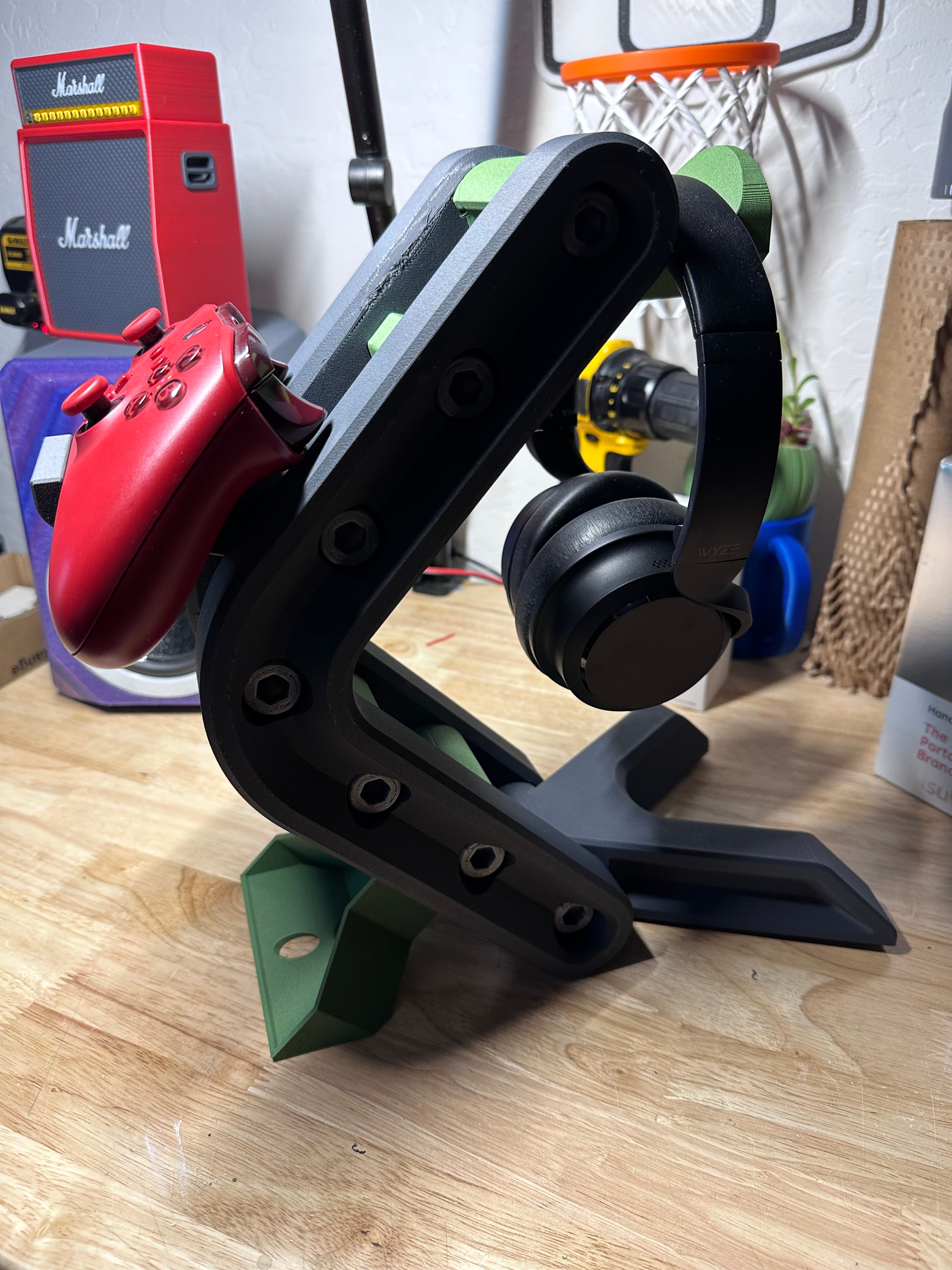 Industrial Headphone Stand with Controller Holder – Functional & Stylish Organisation