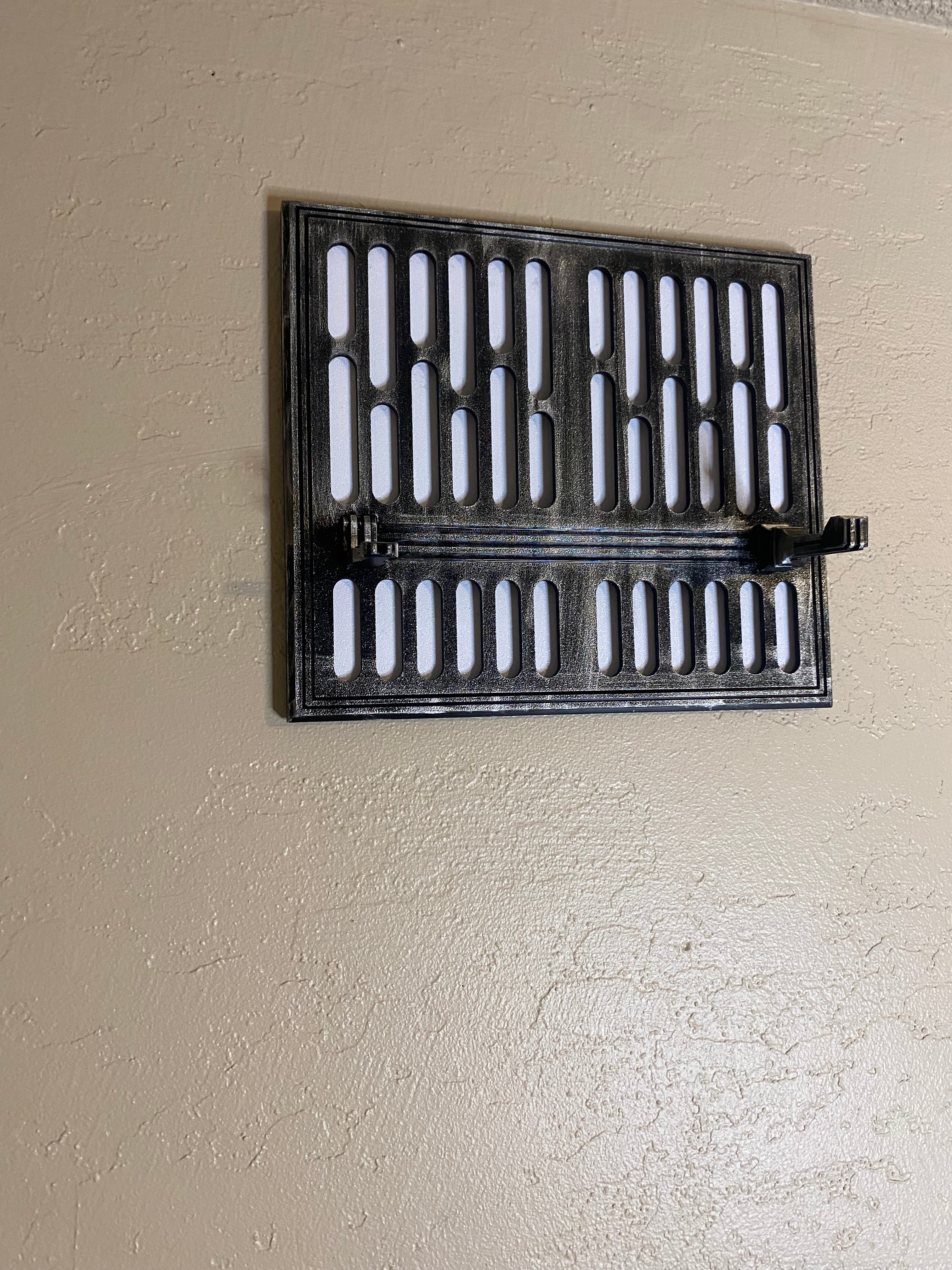 Wall mount for Boba Fett's EE-3 Carbine Rifle