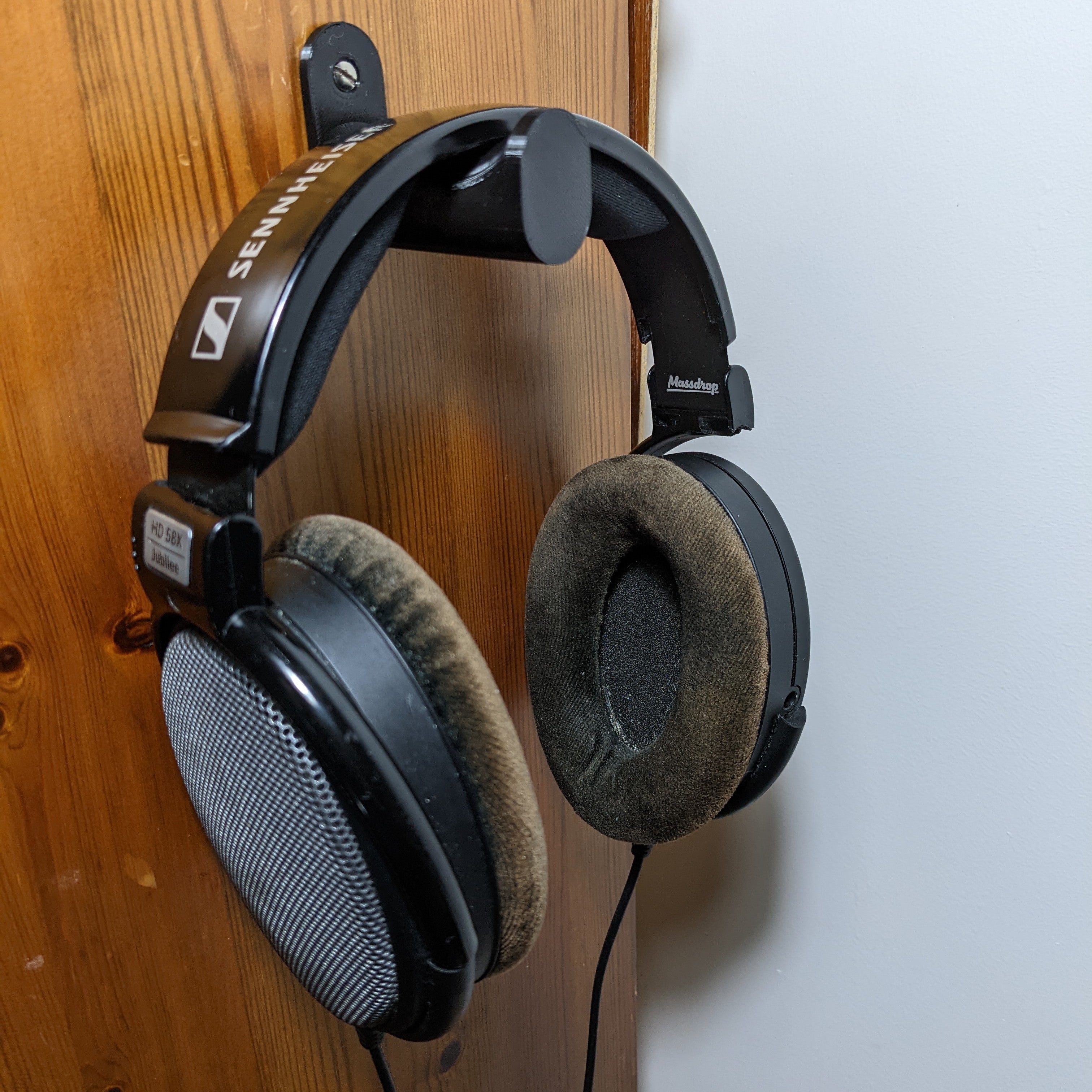 Wall Mounted Headphone Holder – Compact Design