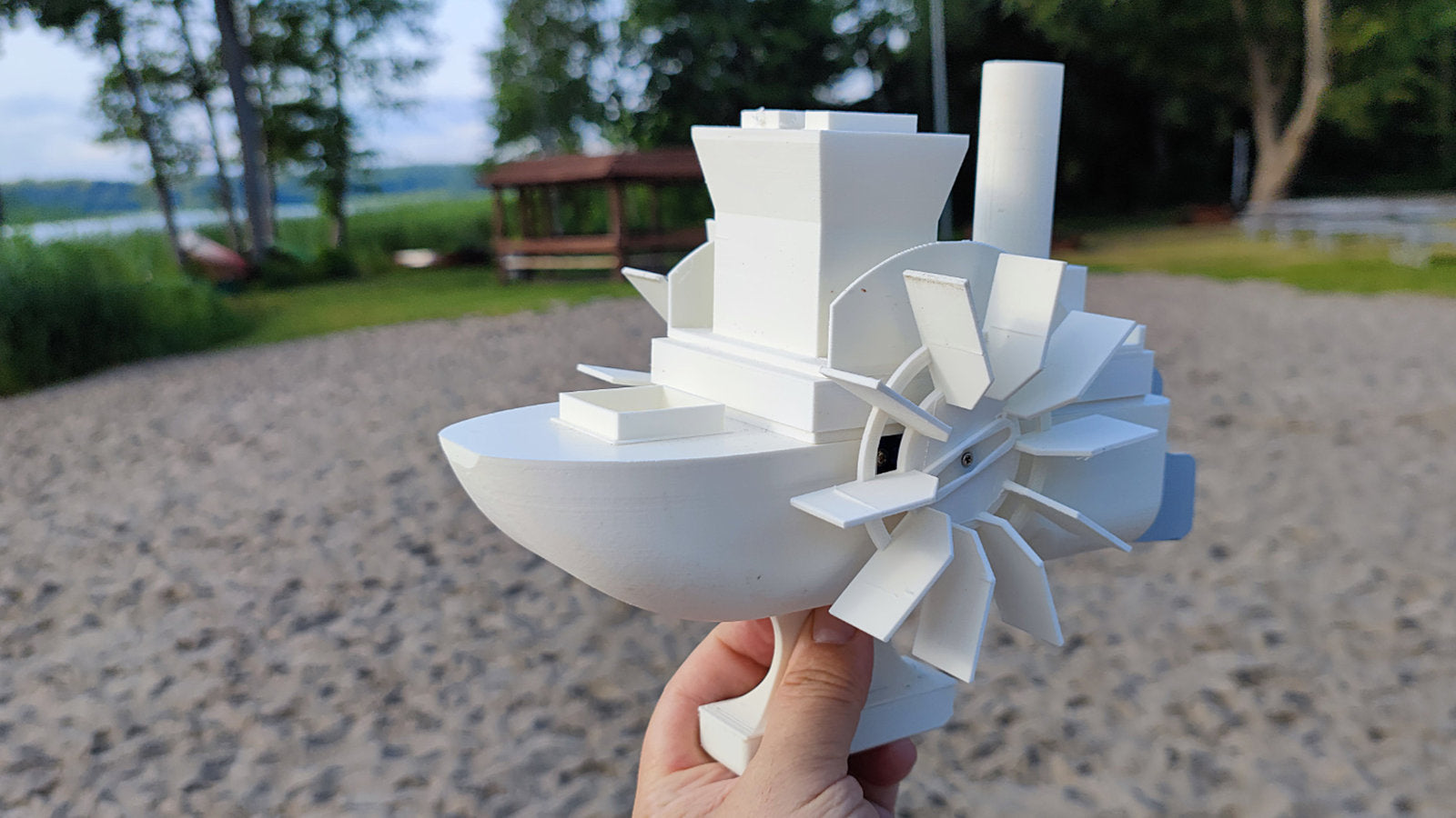 Remote Controlled Paddle Wheel Boat for Hobby and Play