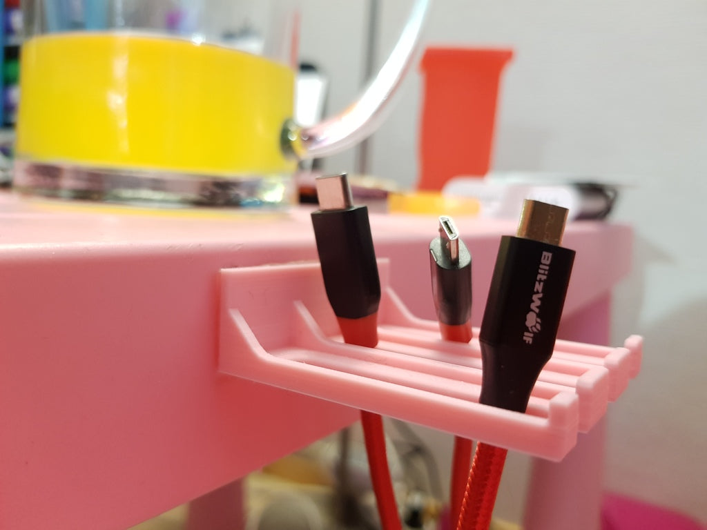 3-pole cable hangers for USB cables